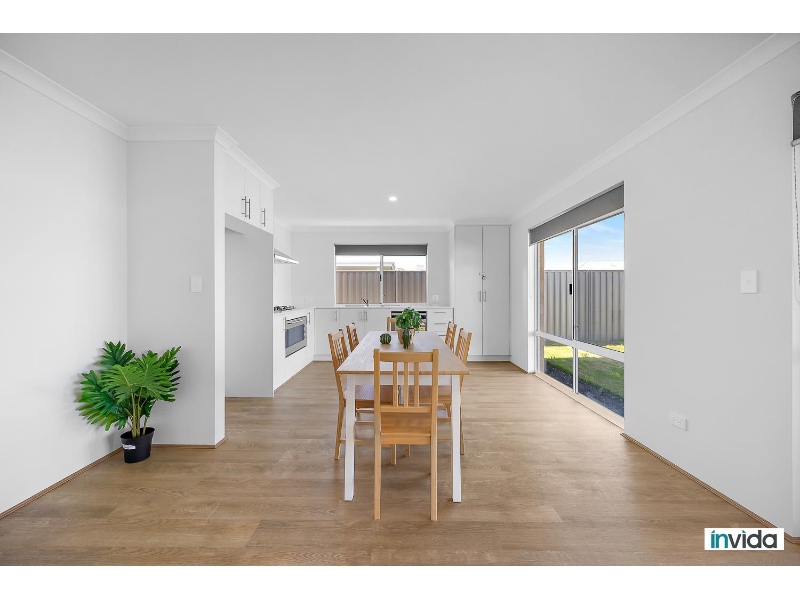 Fully Furnished Private, Lockable Ensuite Room In A Brand New Shared House In New Estate. Close To Lake, Iga, Shops thumbnail 10
