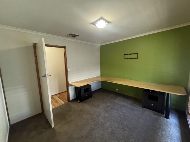 8 Lauraville Avenue, Werribee House for rent Listed by Courtney O'brien of Rma Victoria