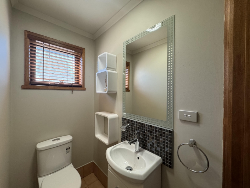 8 Lauraville Avenue, Werribee House for rent Listed by Courtney O'brien of Rma Victoria