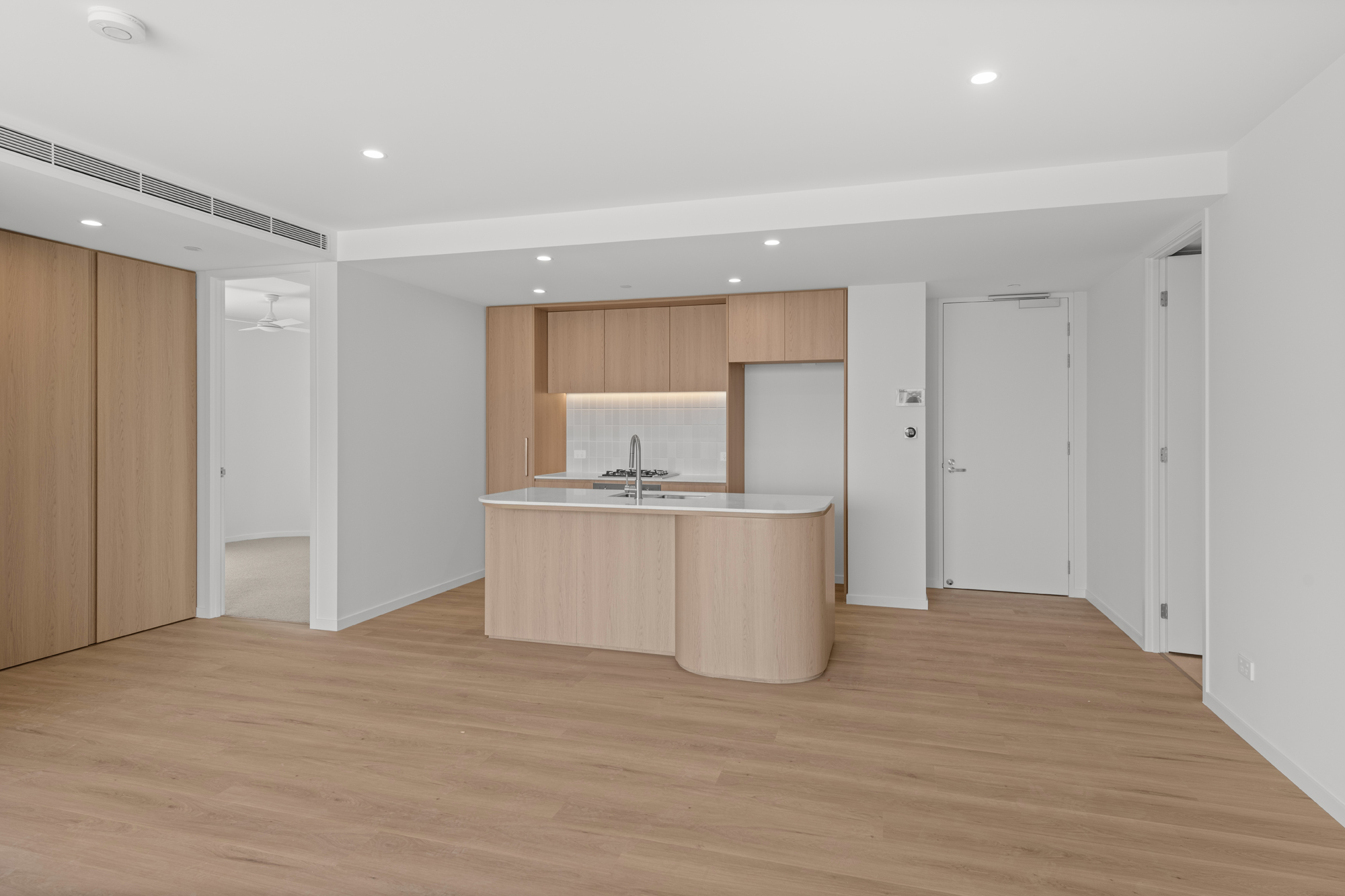 305/4 Rosewood Avenue, Broadbeach For Lease by Mosaic Property Group - image 2