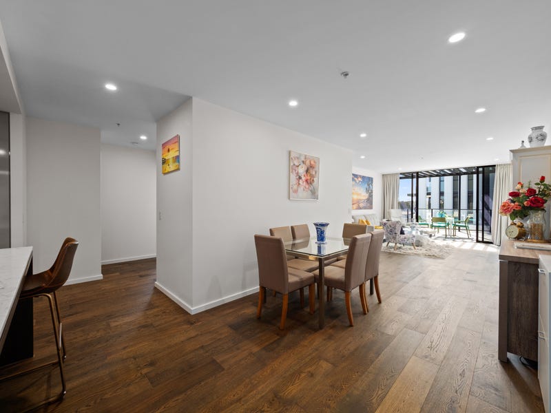 Huge Three Bedroom North East Facing Apartment One of a Kind Living