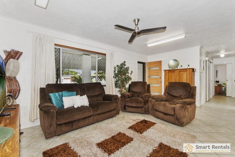 25 Corella Crescent, Mount Louisa, photo 3 of 9