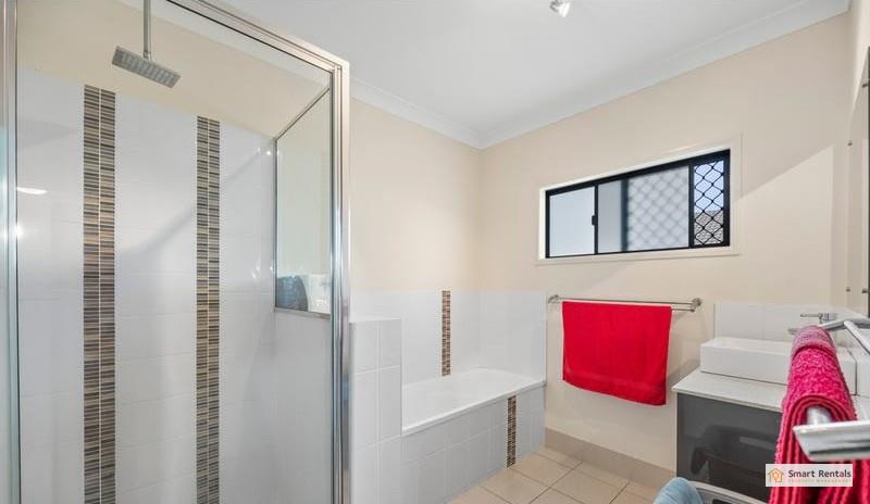 28 Dundabella Drive, Deeragun, photo 7 of 14