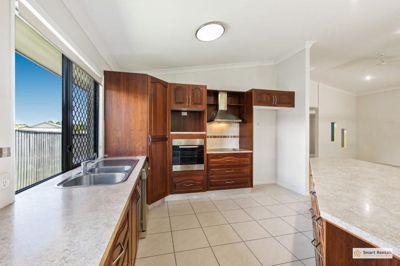 5 Helvellyn Street, Bushland Beach, photo 2 of 8