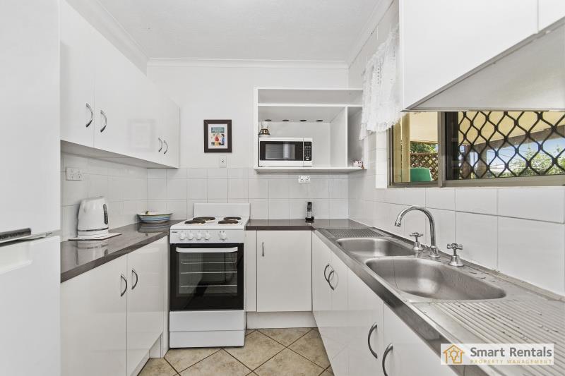 25 Corella Crescent, Mount Louisa, photo 4 of 9