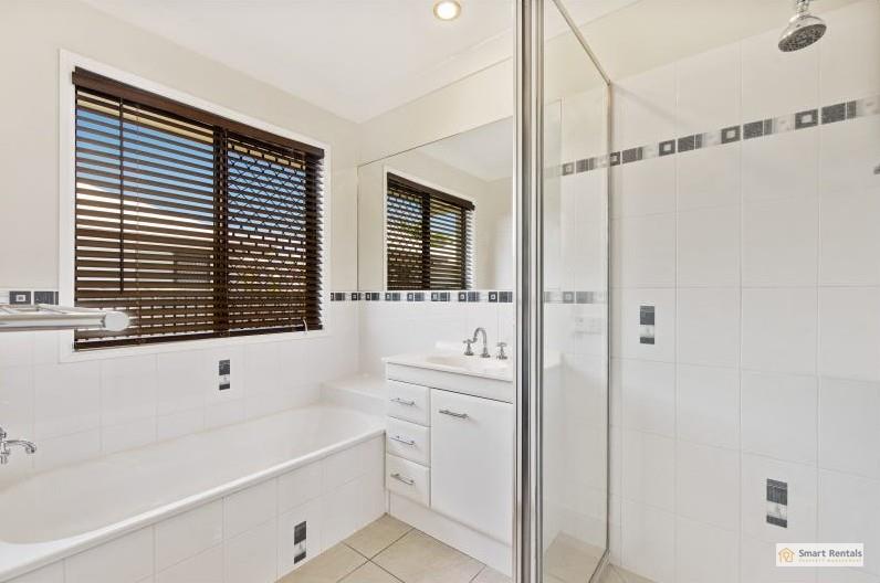 5 Helvellyn Street, Bushland Beach, photo 6 of 8