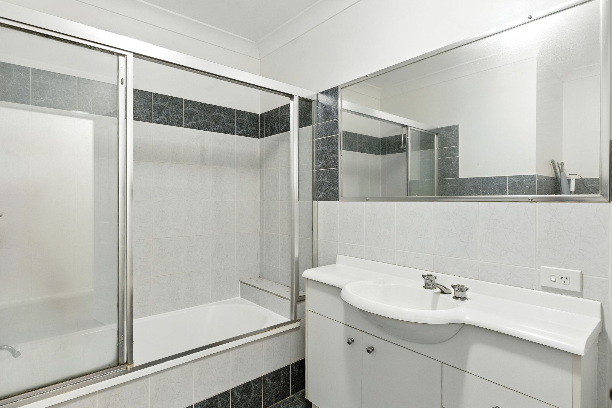 7/29 Crown Street, Holland Park West For Lease by Aurora Property - image 12