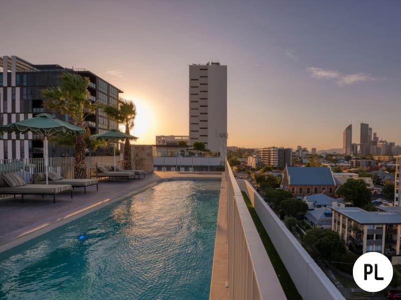 Fully furnished One bedroom with courtyard and direct street access ...