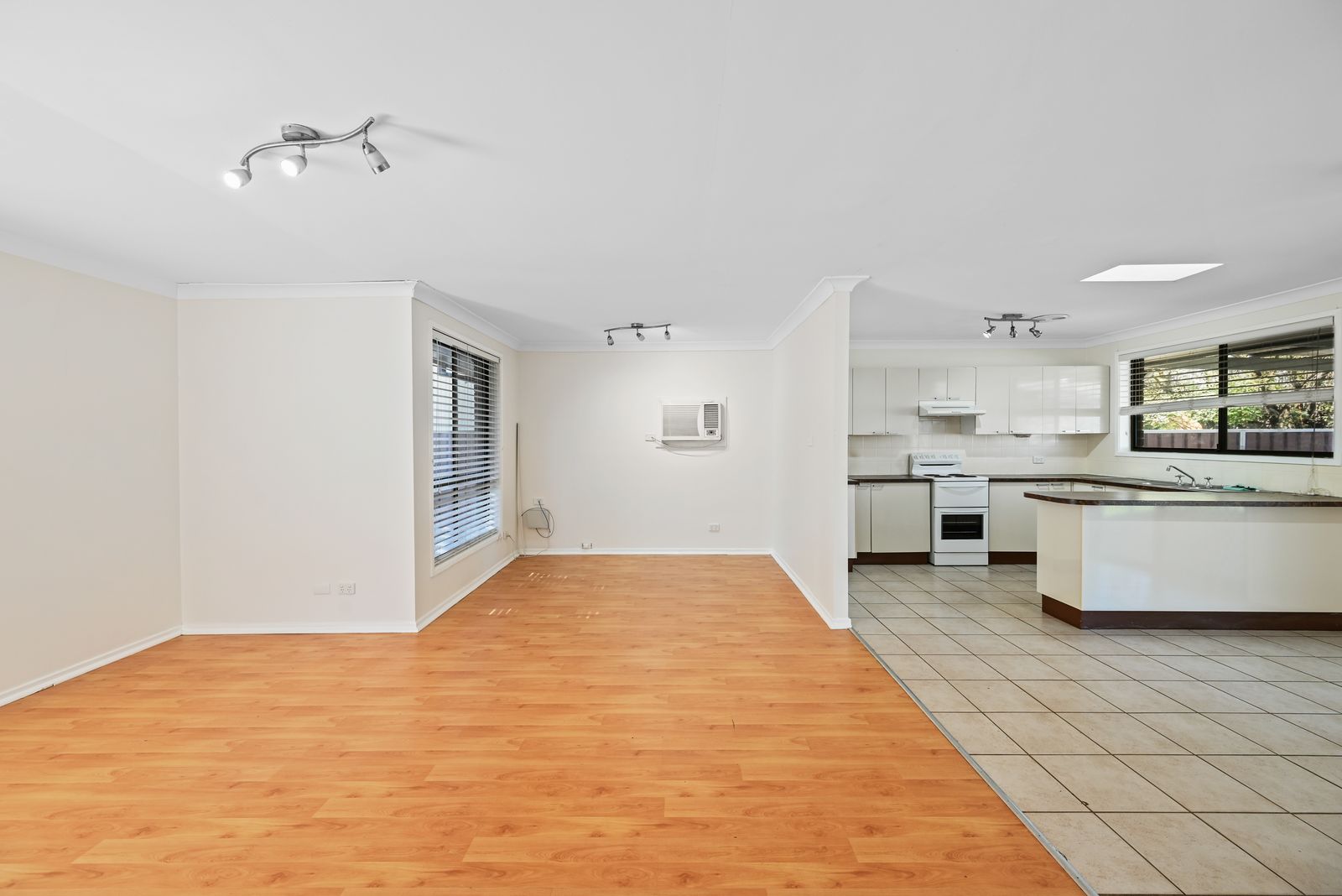 6 Kenvil Close, Rutherford - Thumbnail 2