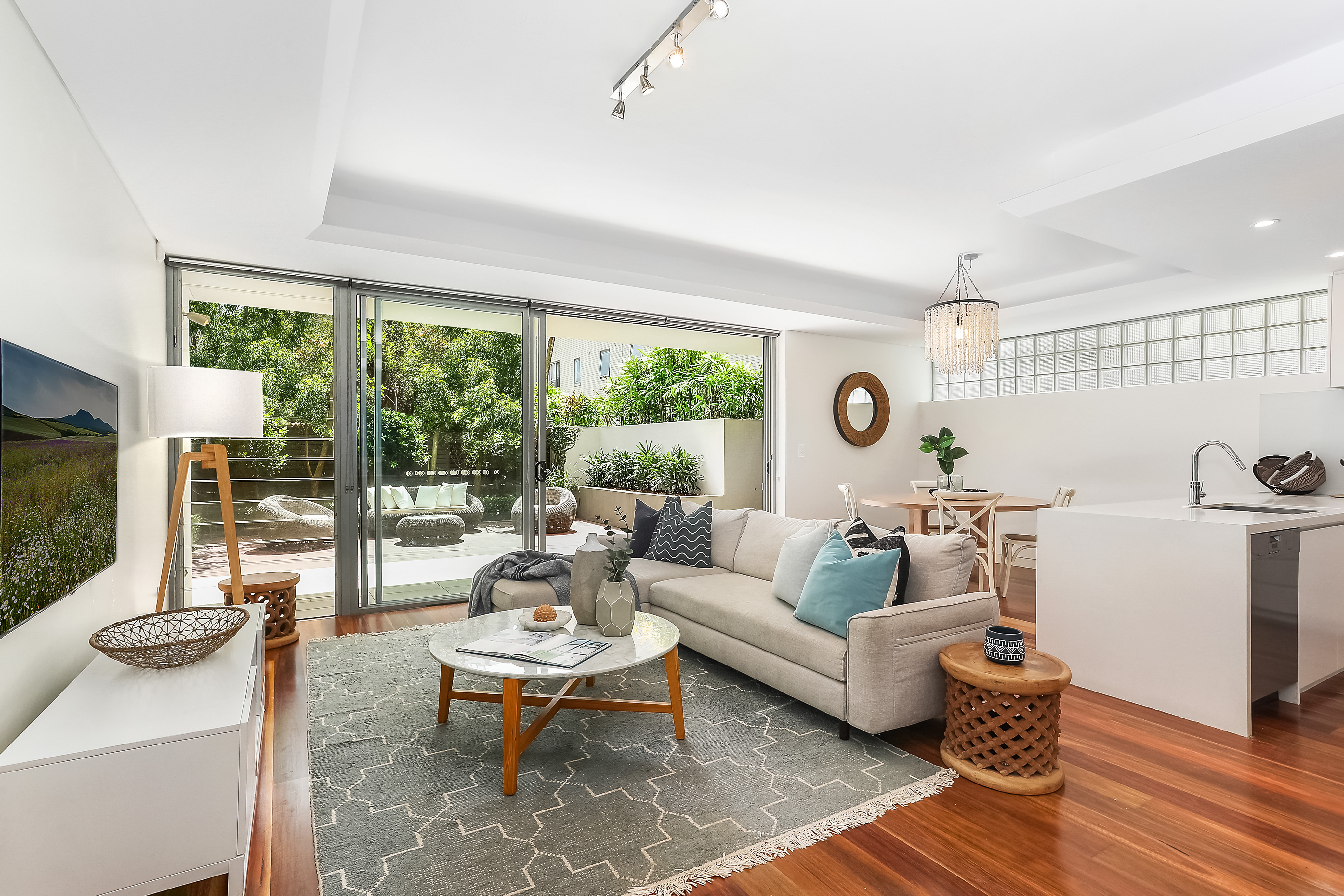 2/32 Diamond Bay Road