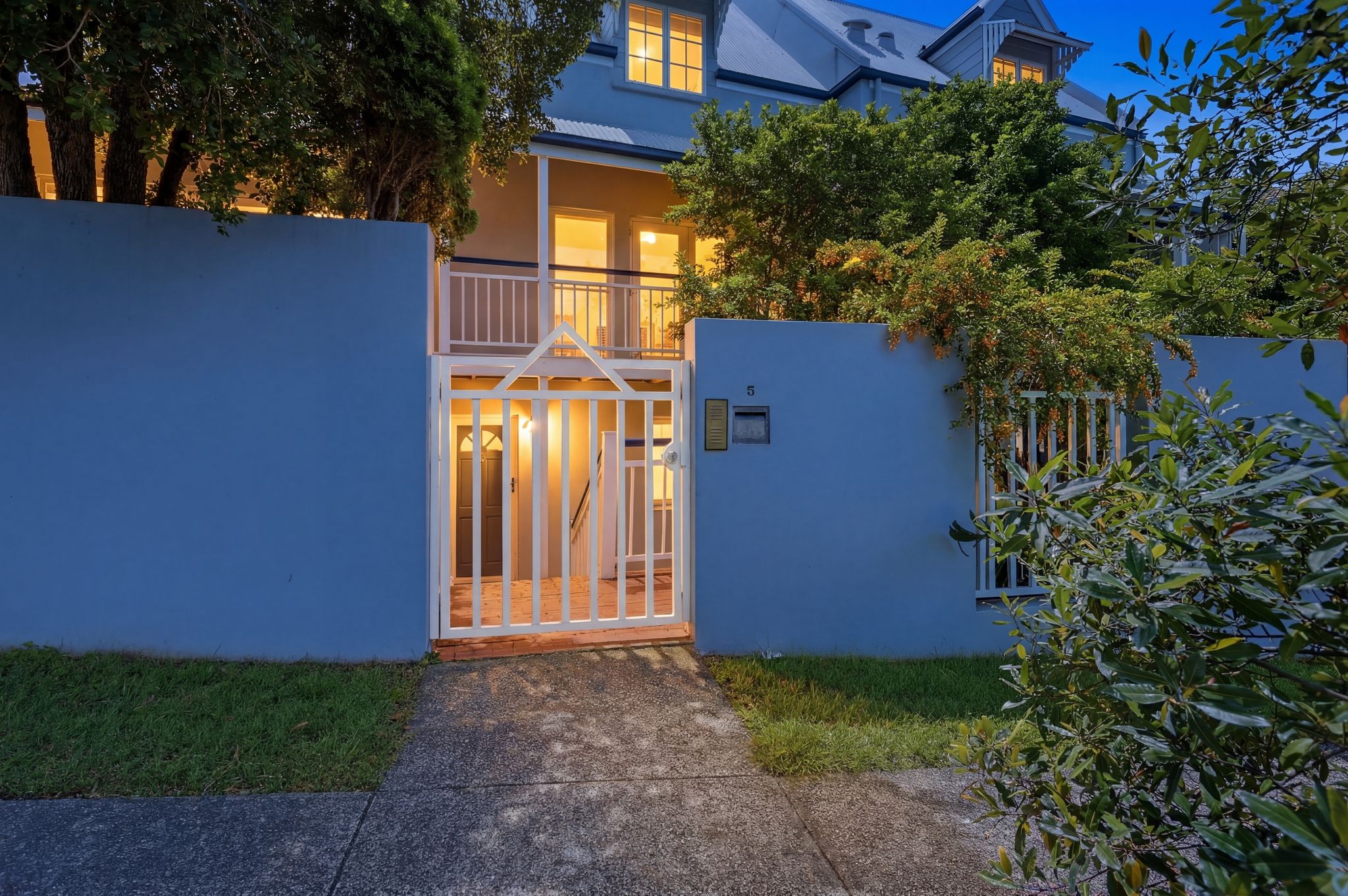 5/7 Miles Street, Hawthorne For Lease by Aurora Property