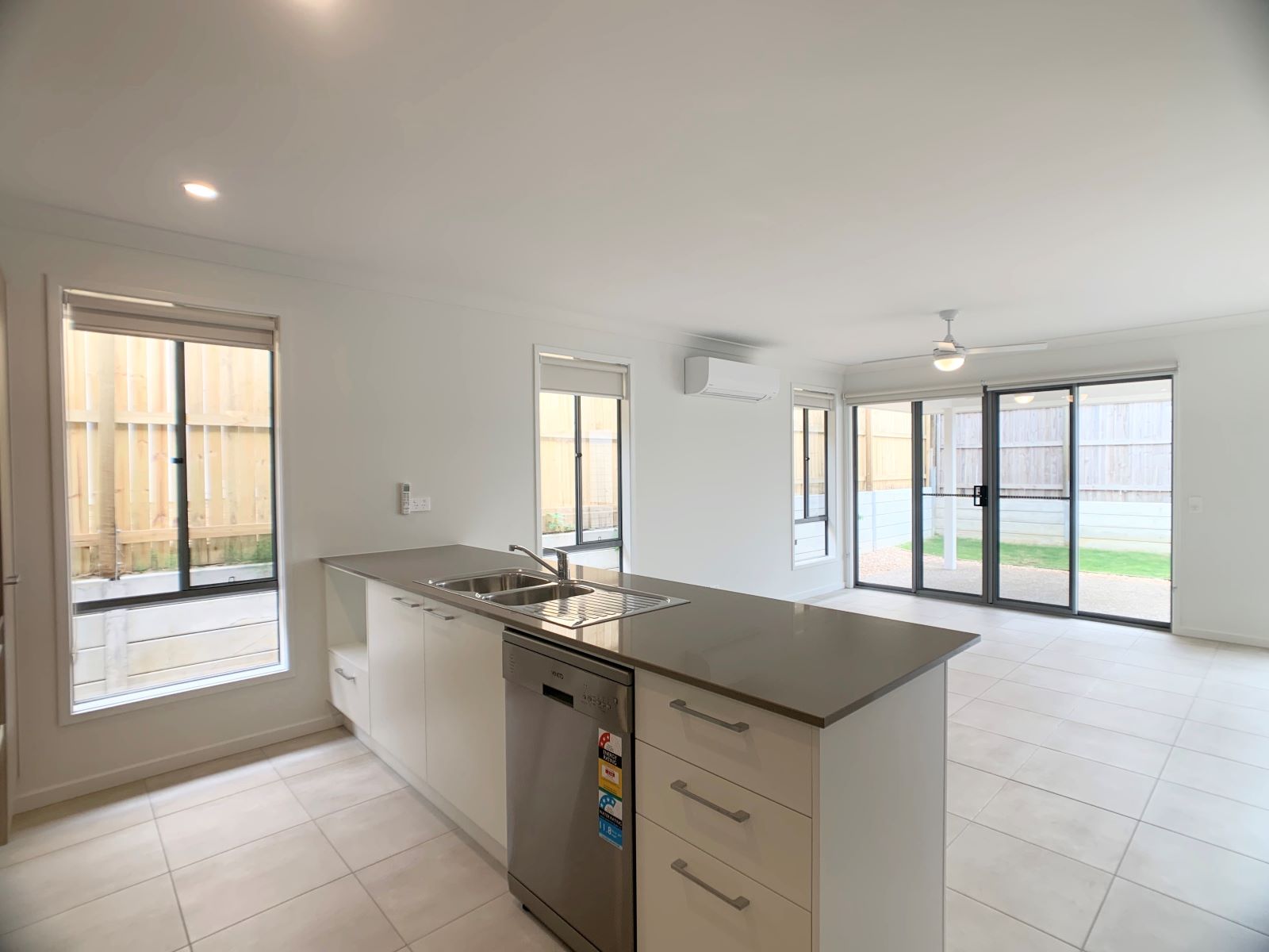1/8 Sapphire Street, PARK RIDGE