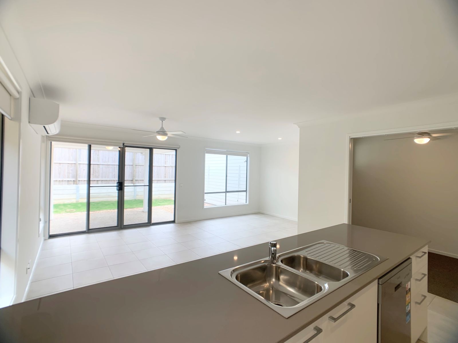 1/8 Sapphire Street, PARK RIDGE