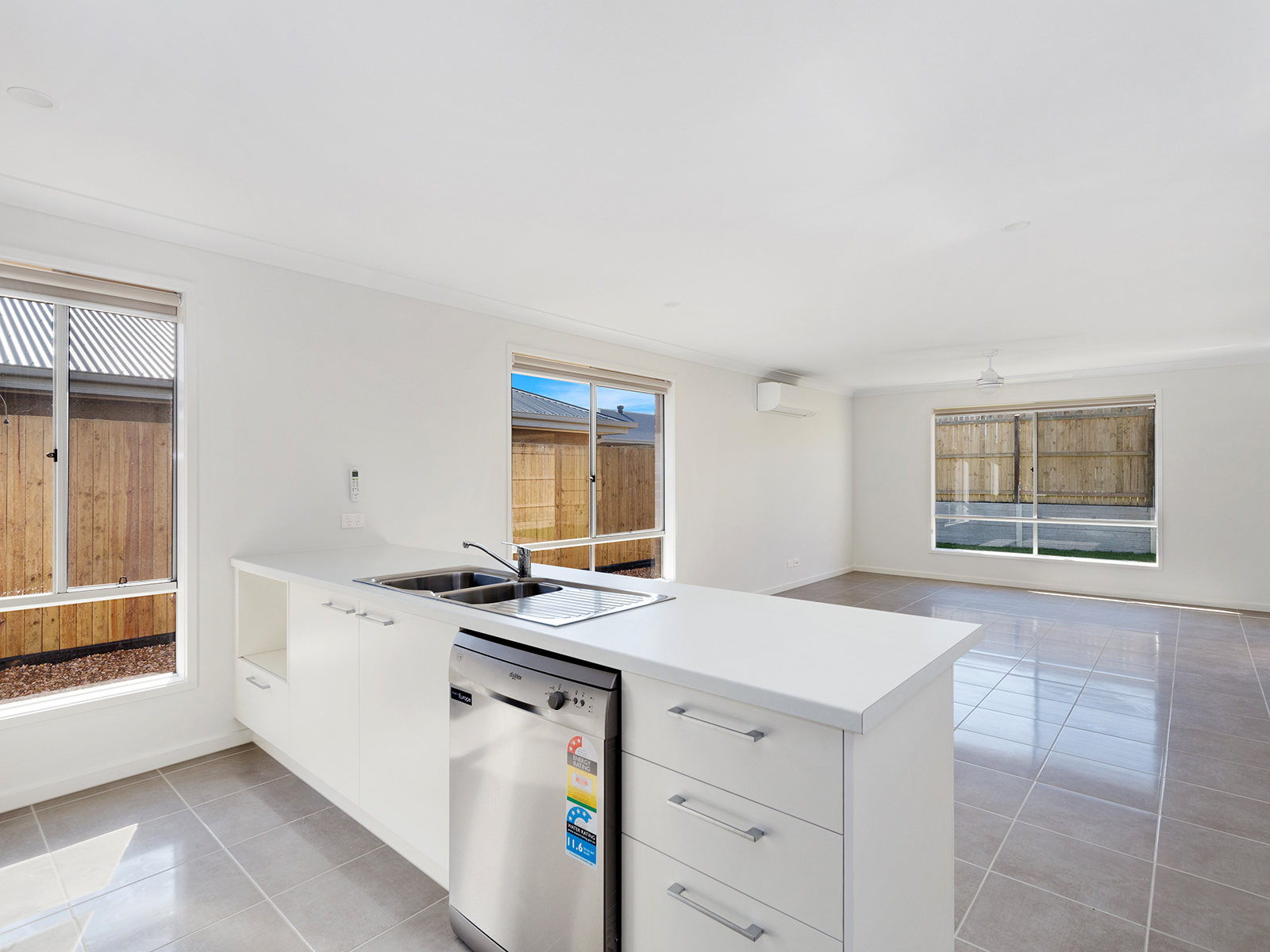 8 Venice Crescent, Redbank