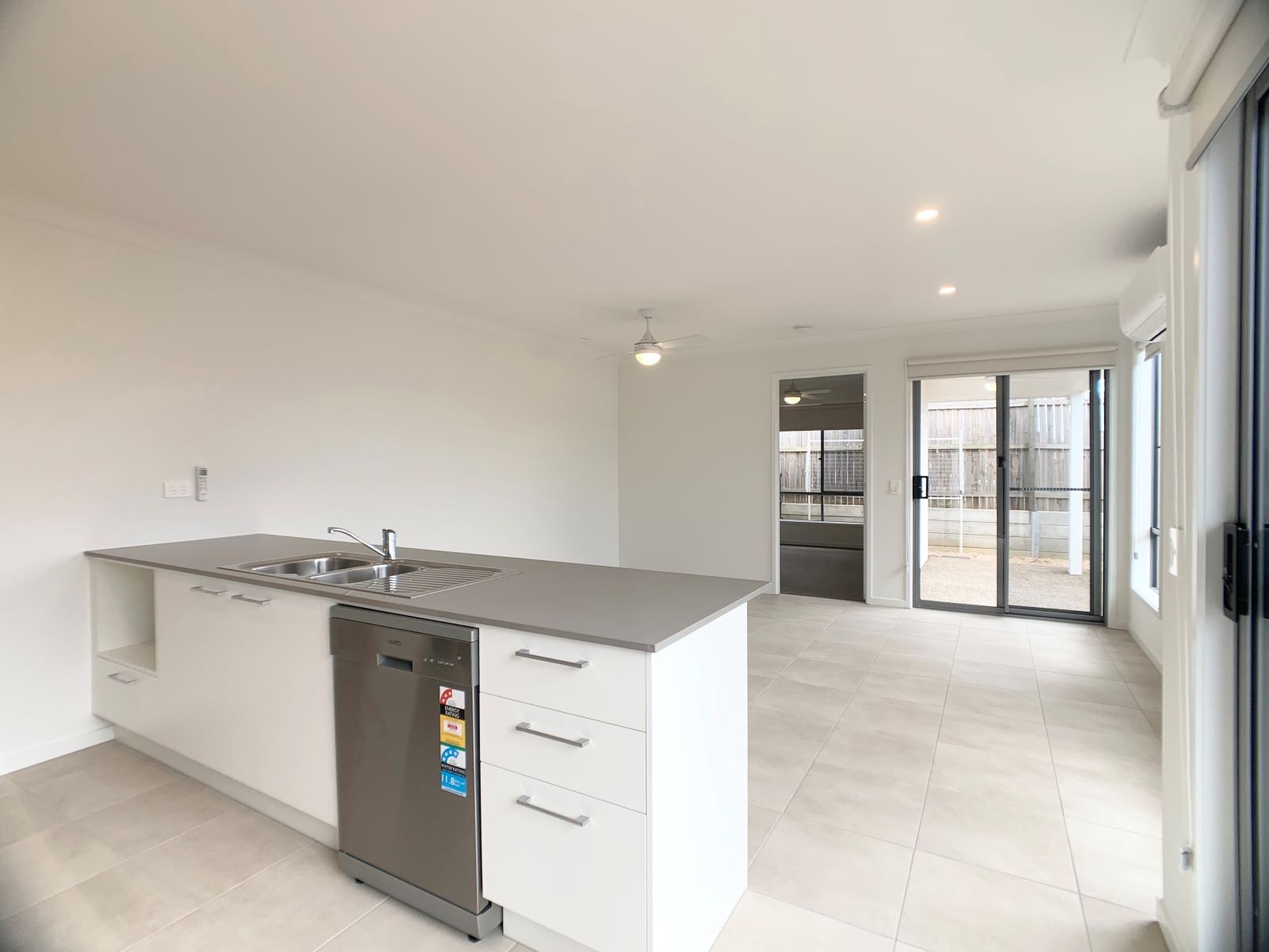 2/8 Sapphire Street, PARK RIDGE