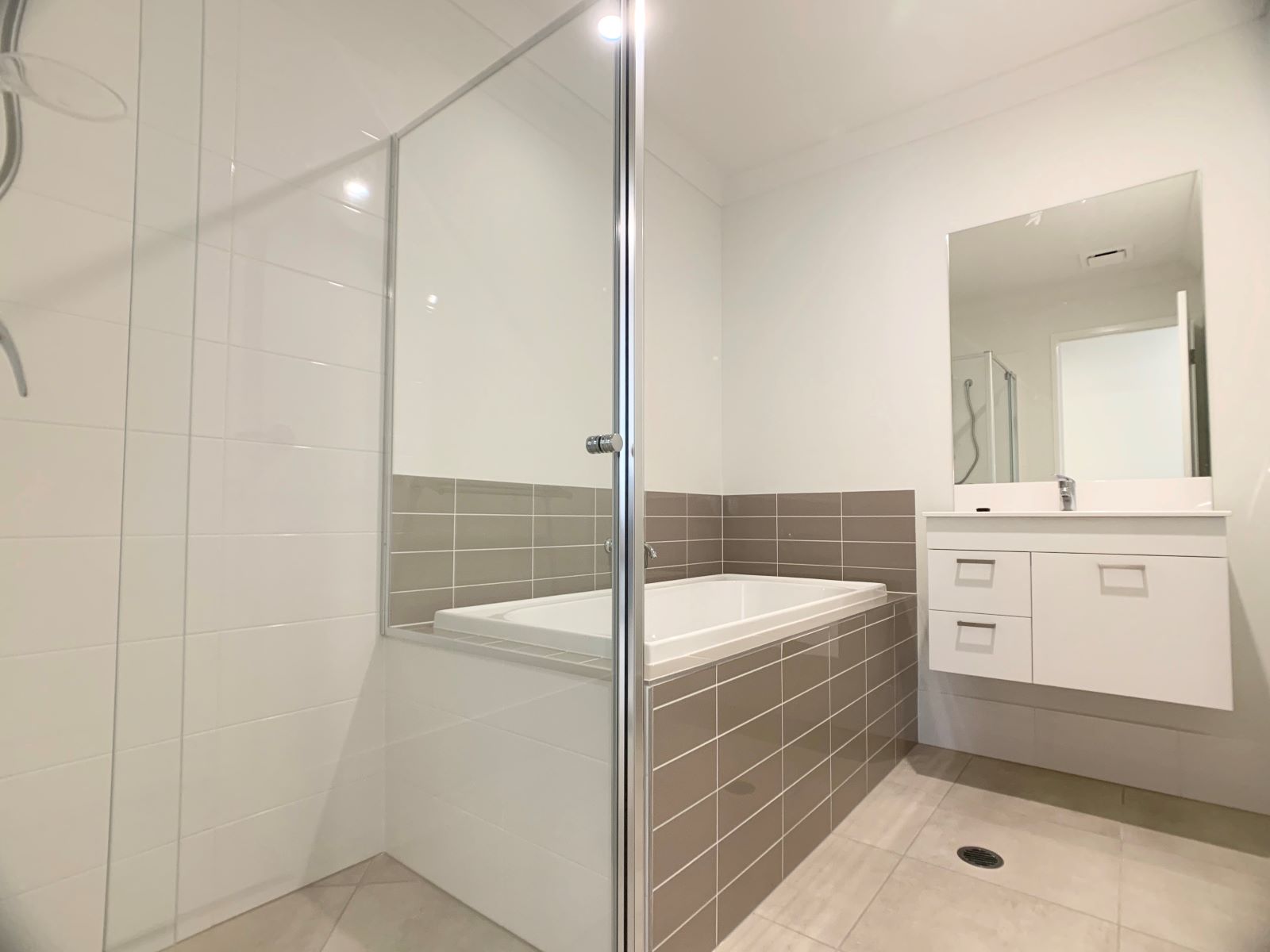1/8 Sapphire Street, PARK RIDGE