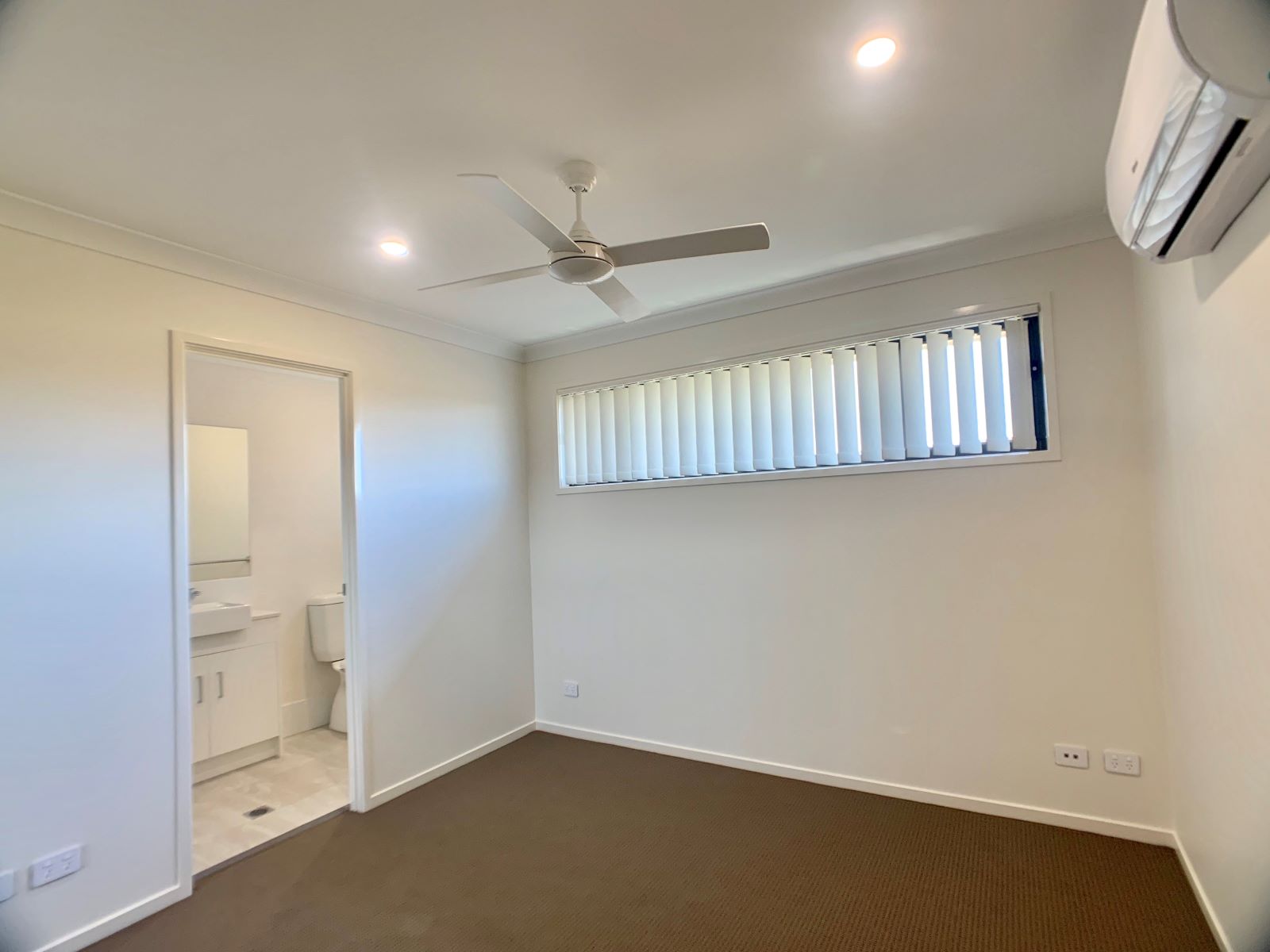 1/56 Livingstone Street, LOGAN RESERVE