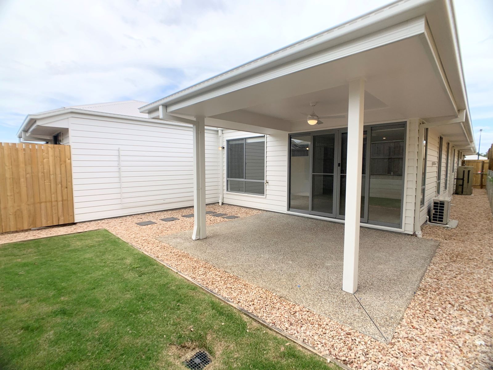 1/8 Sapphire Street, PARK RIDGE