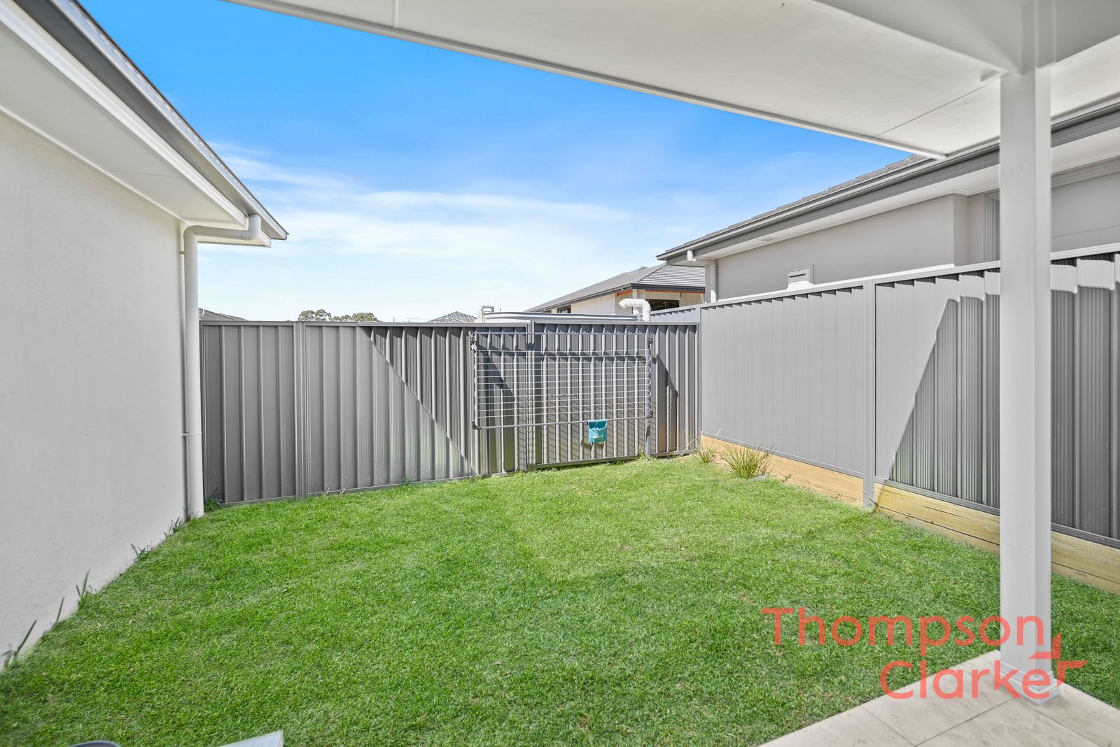 33A Rowcliff Circuit, Lochinvar - Thumbnail 2