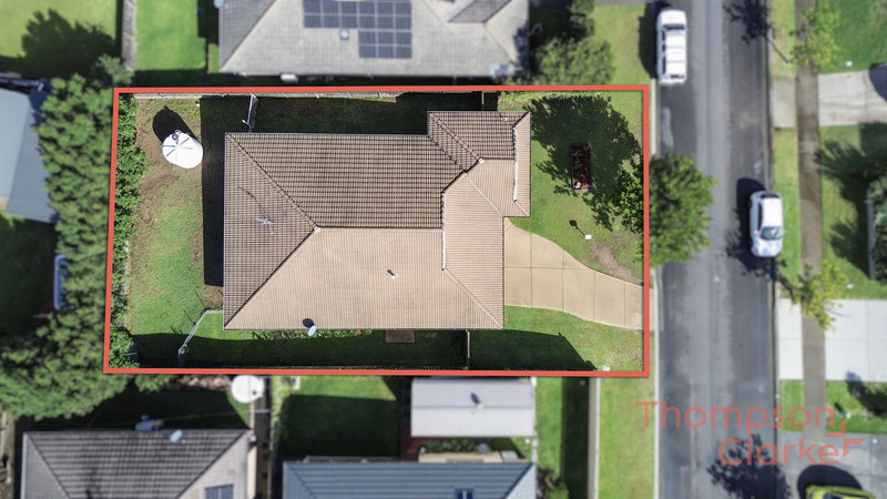16 Honeysuckle Drive, Aberglasslyn - Thumbnail 2