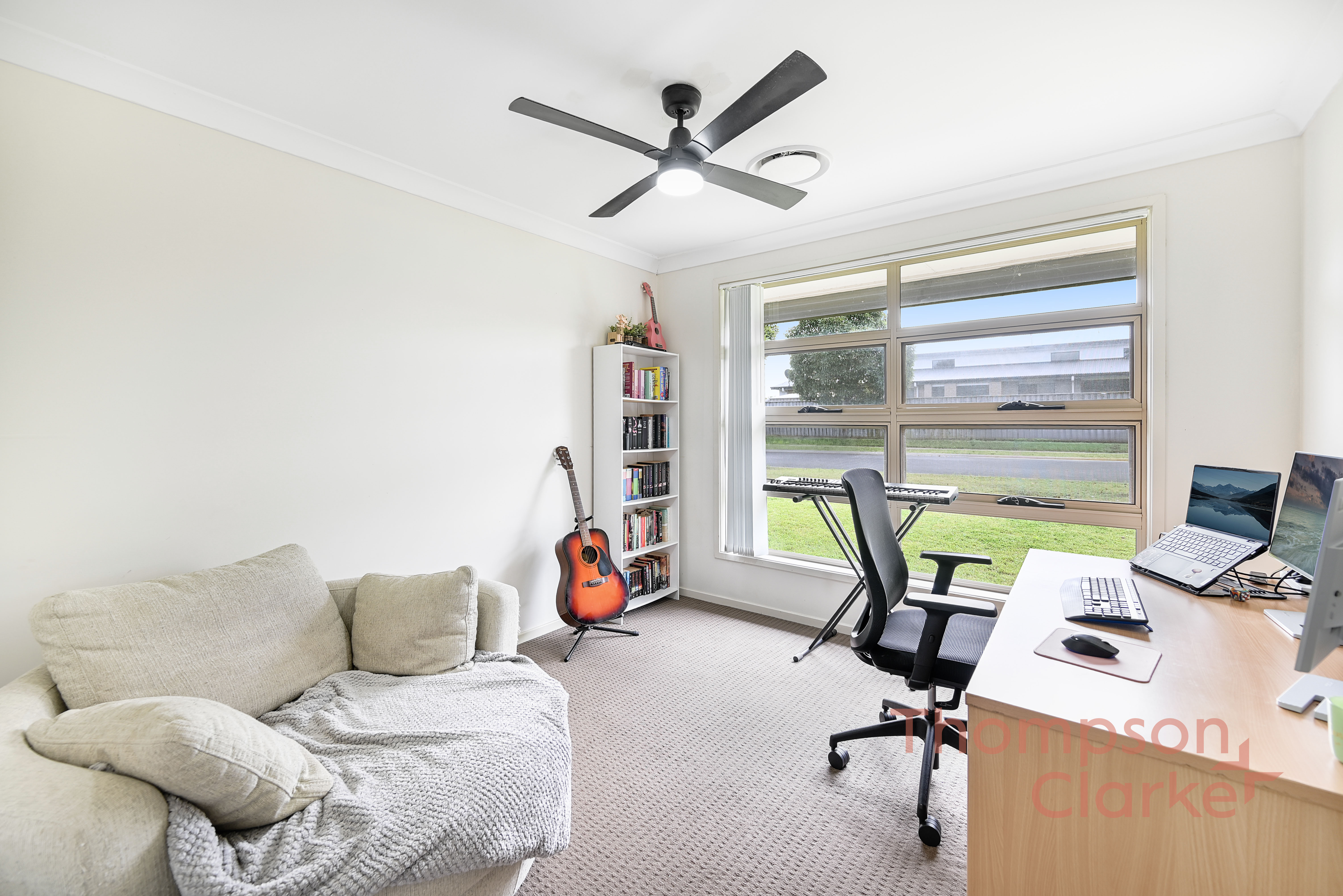 8 Golden Whistler Avenue, Aberglasslyn - Thumbnail 8