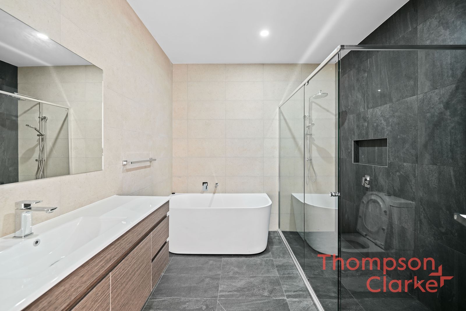 33 Rowcliff Circuit, Lochinvar - Thumbnail 5