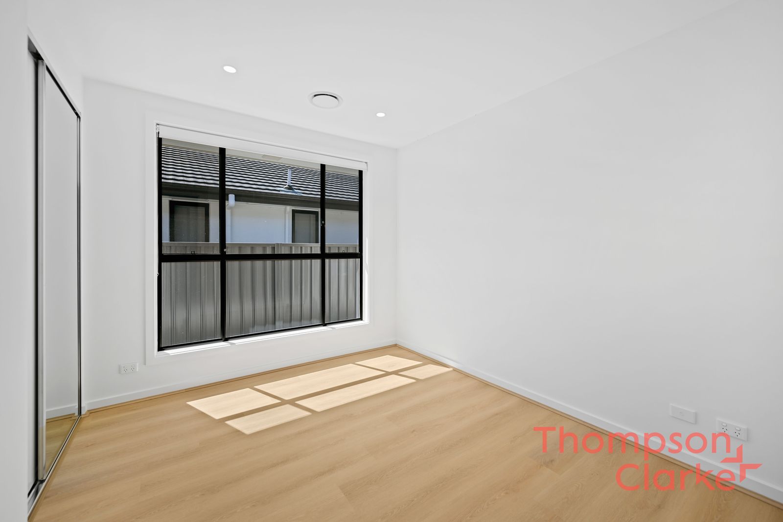 33 Rowcliff Circuit, Lochinvar - Thumbnail 4