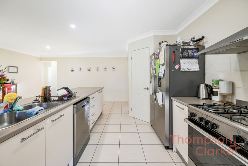 16 Honeysuckle Drive, Aberglasslyn - Thumbnail 6