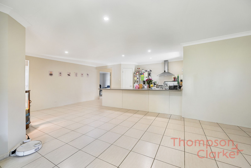 16 Honeysuckle Drive, Aberglasslyn - Thumbnail 3