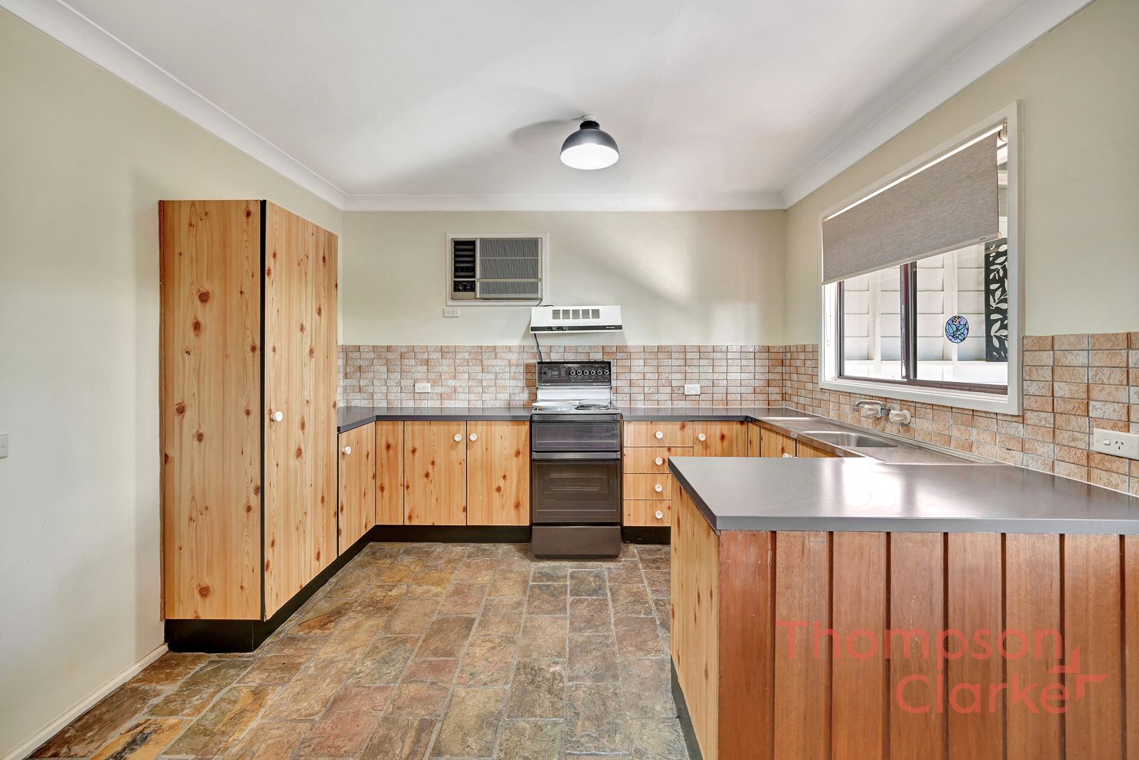 20 Logan Close, Macquarie Hills - Thumbnail 3
