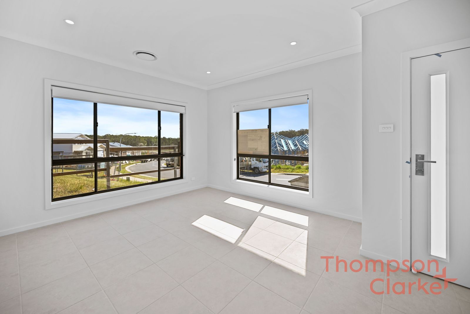 35 Silverwisp Road, Chisholm - Thumbnail 2
