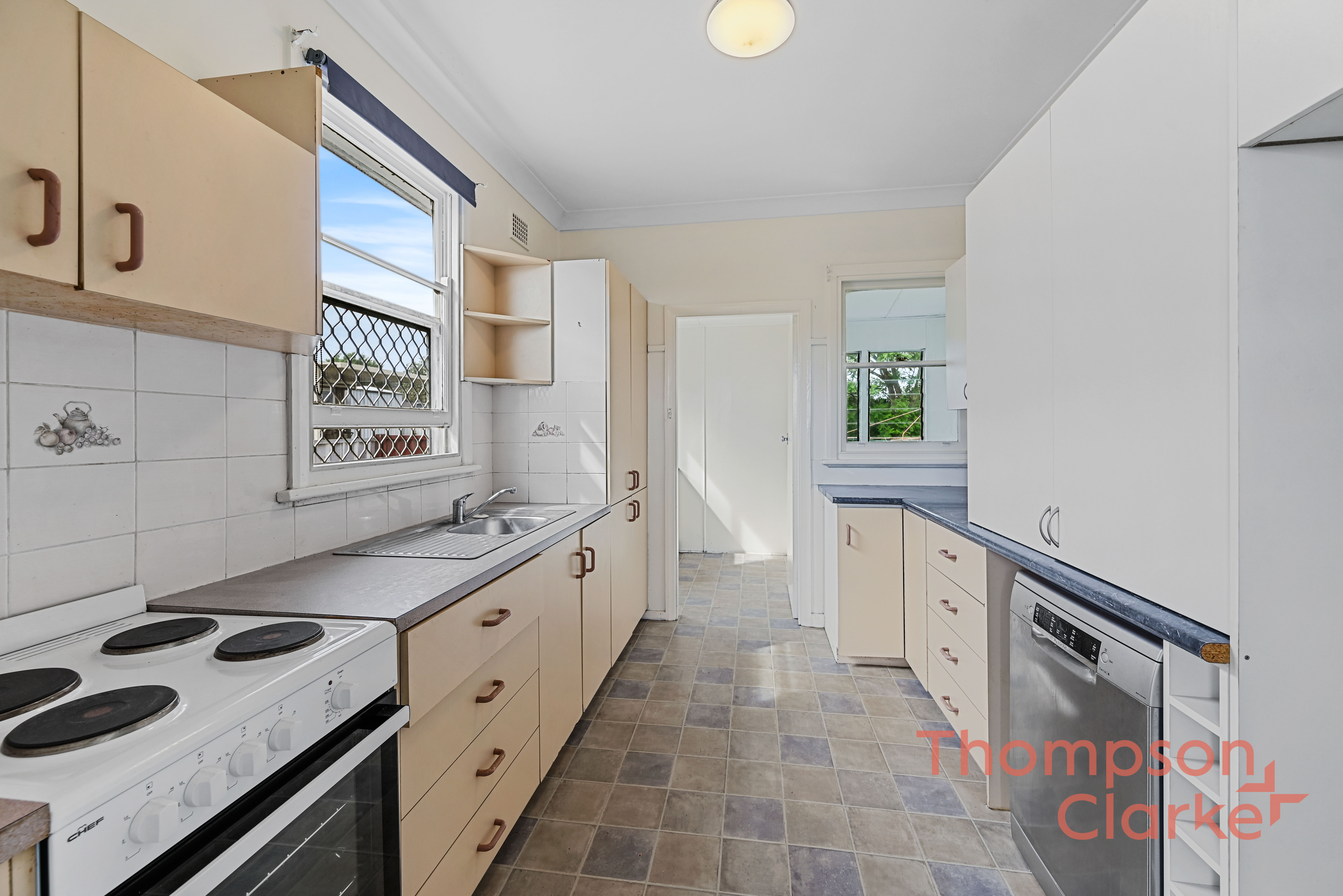 36 Third Avenue, Rutherford - Thumbnail 2