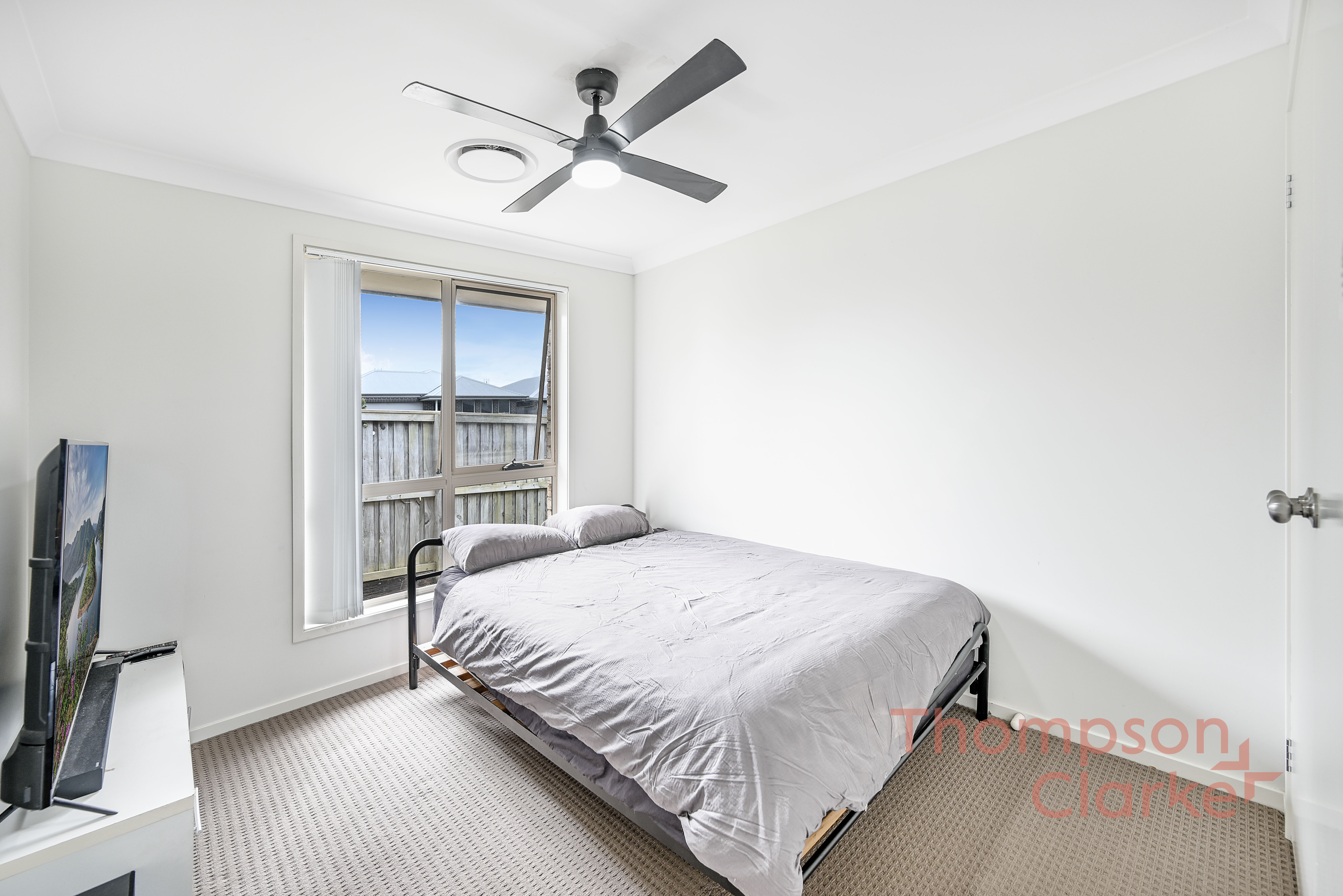 8 Golden Whistler Avenue, Aberglasslyn - Thumbnail 6