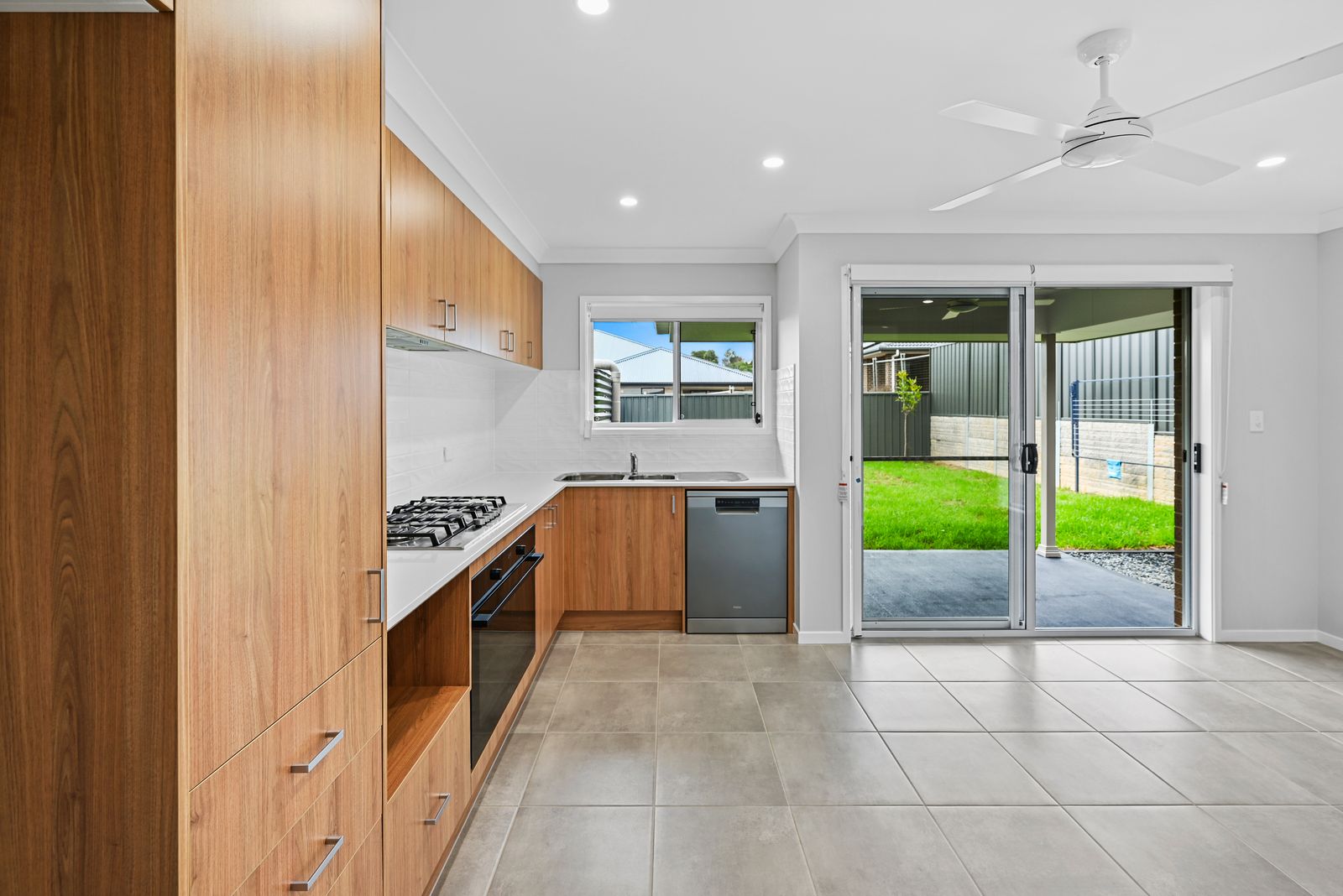 2/9 Apex Street, Gillieston Heights - Thumbnail 2