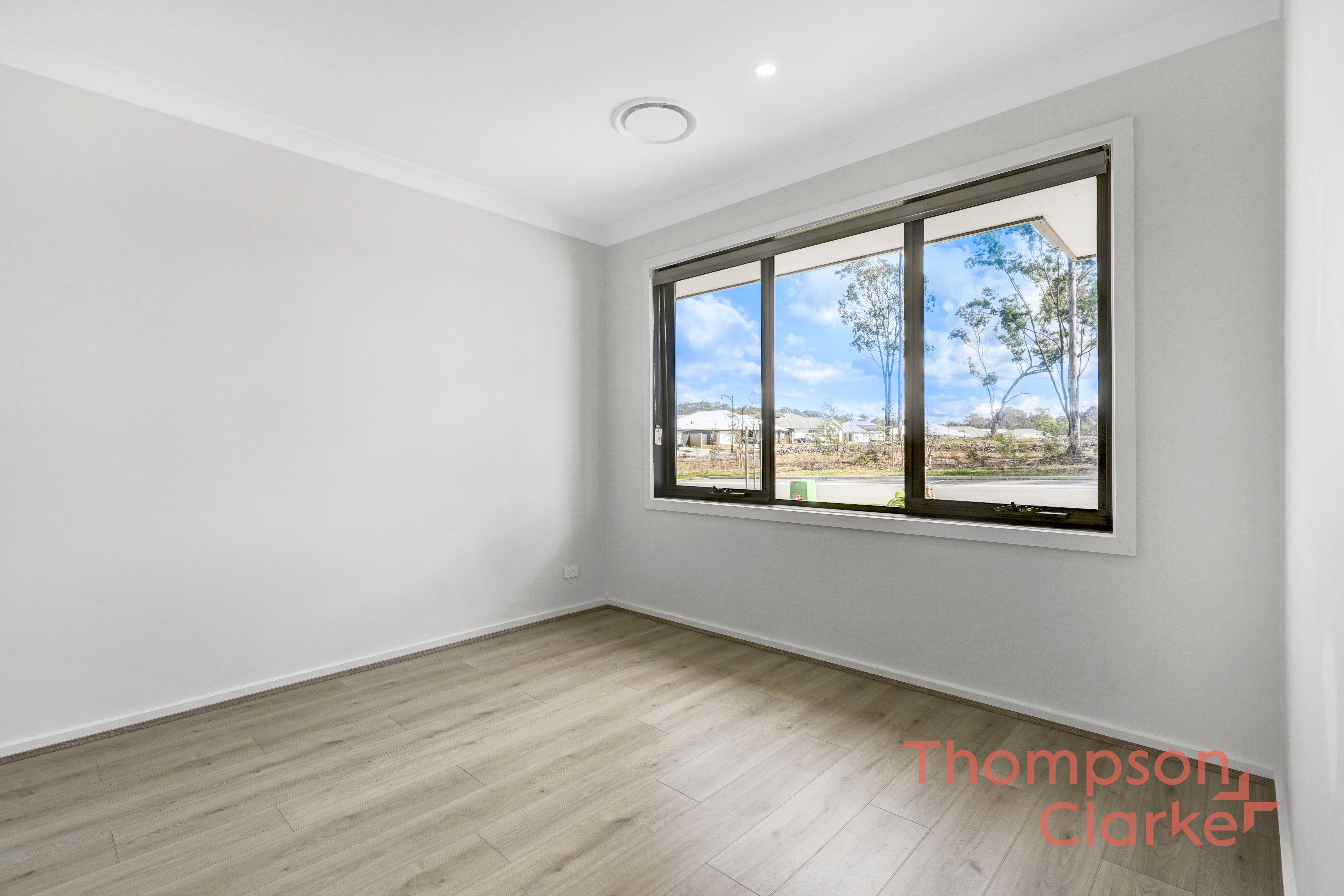 33 Jamieson Drive, North Rothbury - Thumbnail 2