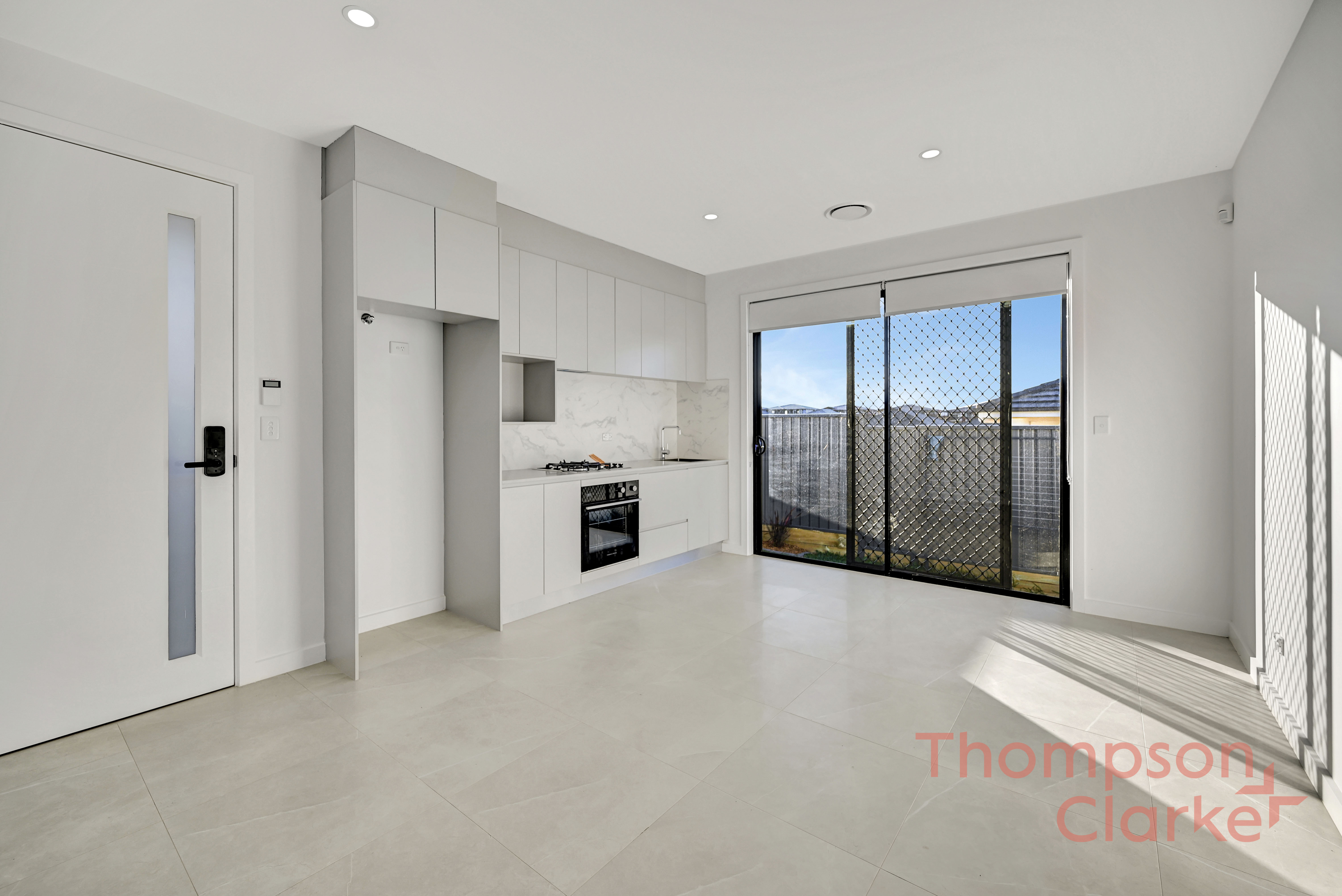 19a Rowcliff Circuit, Lochinvar - Thumbnail 2
