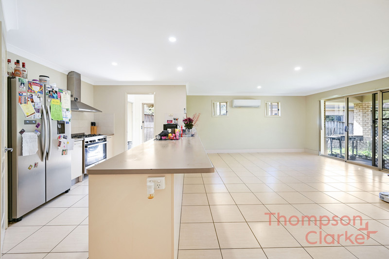 16 Honeysuckle Drive, Aberglasslyn - Thumbnail 4