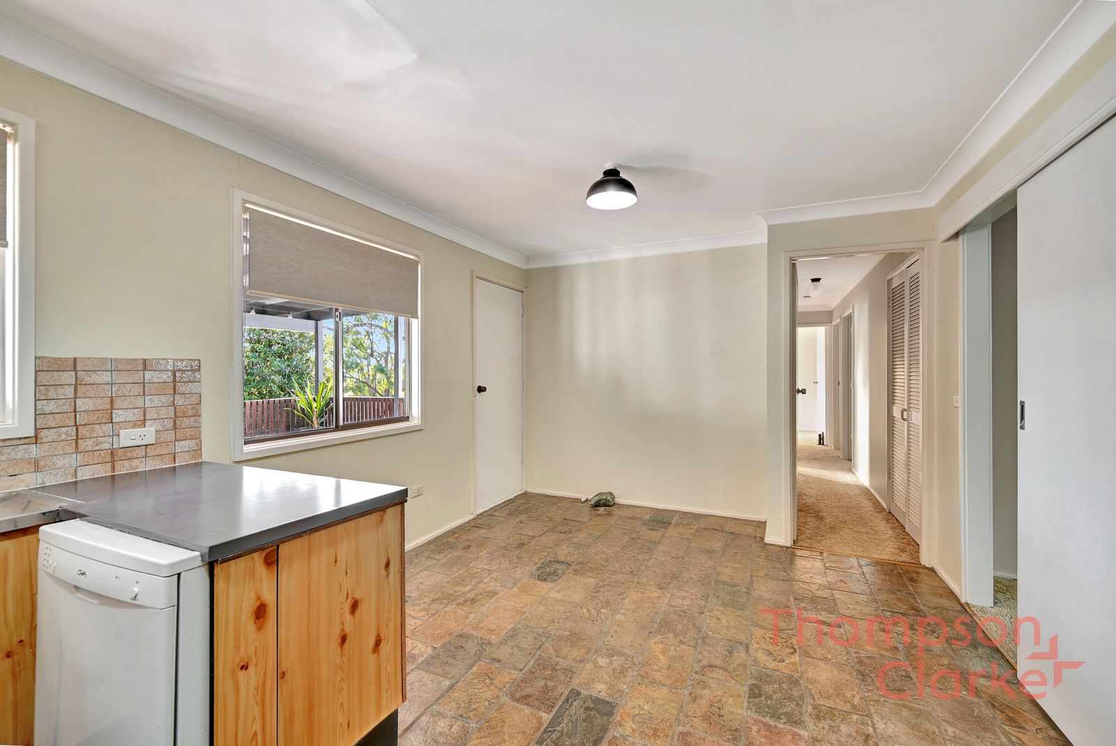 20 Logan Close, Macquarie Hills - Thumbnail 4