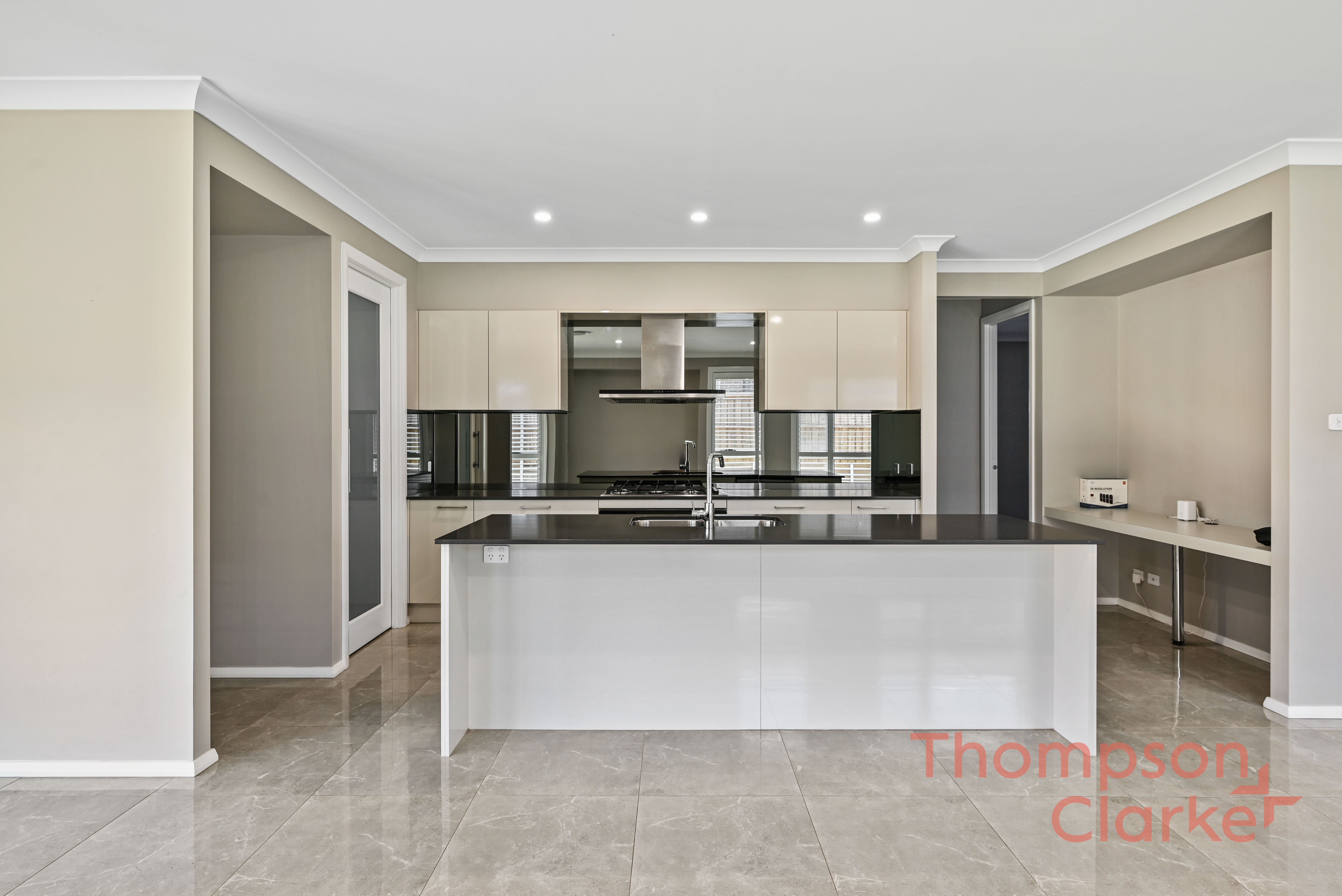 8 Angelica Road, Chisholm - Thumbnail 2