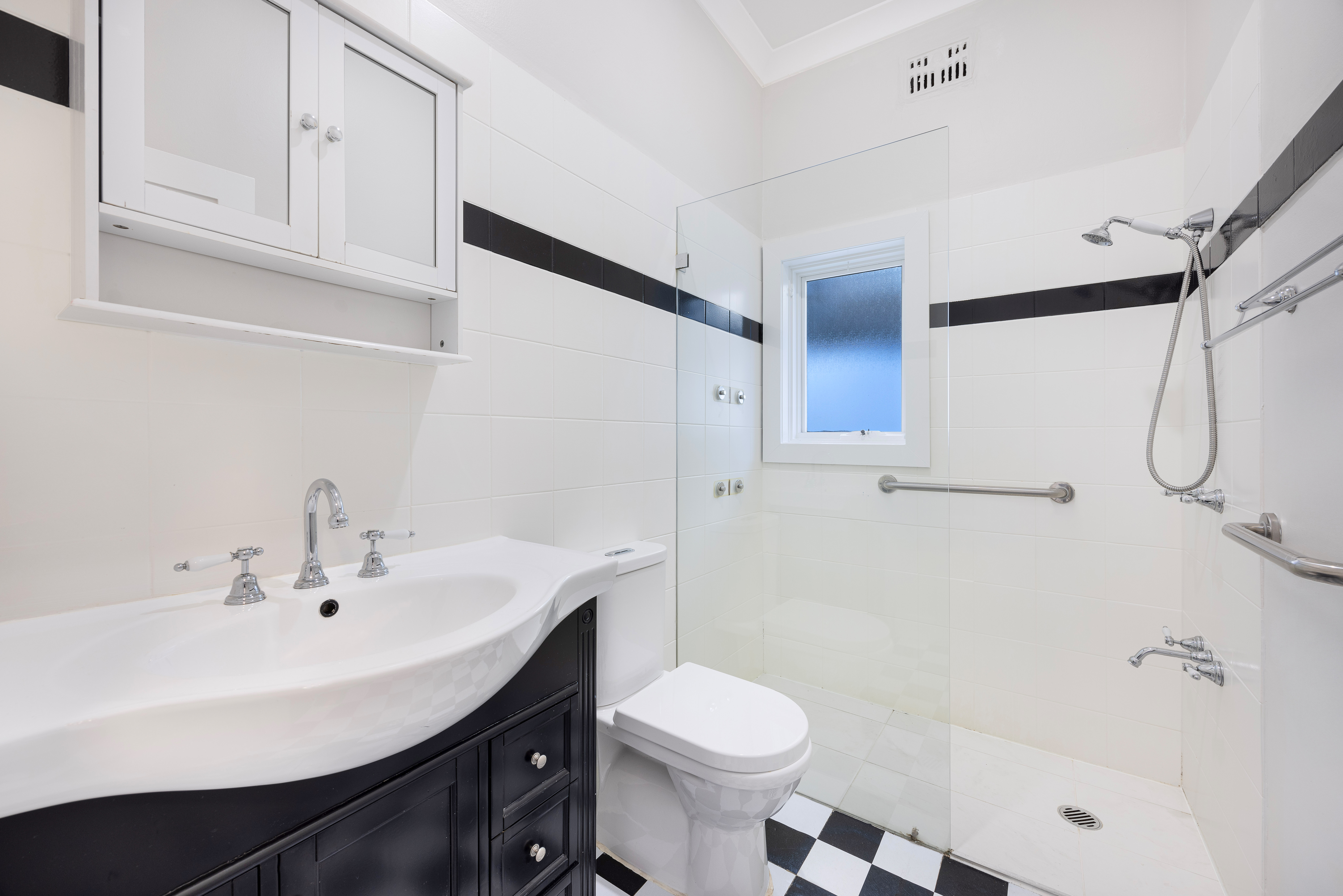166 Hastings Parade, North Bondi Leased by Bradfield Badgerfox - image 1
