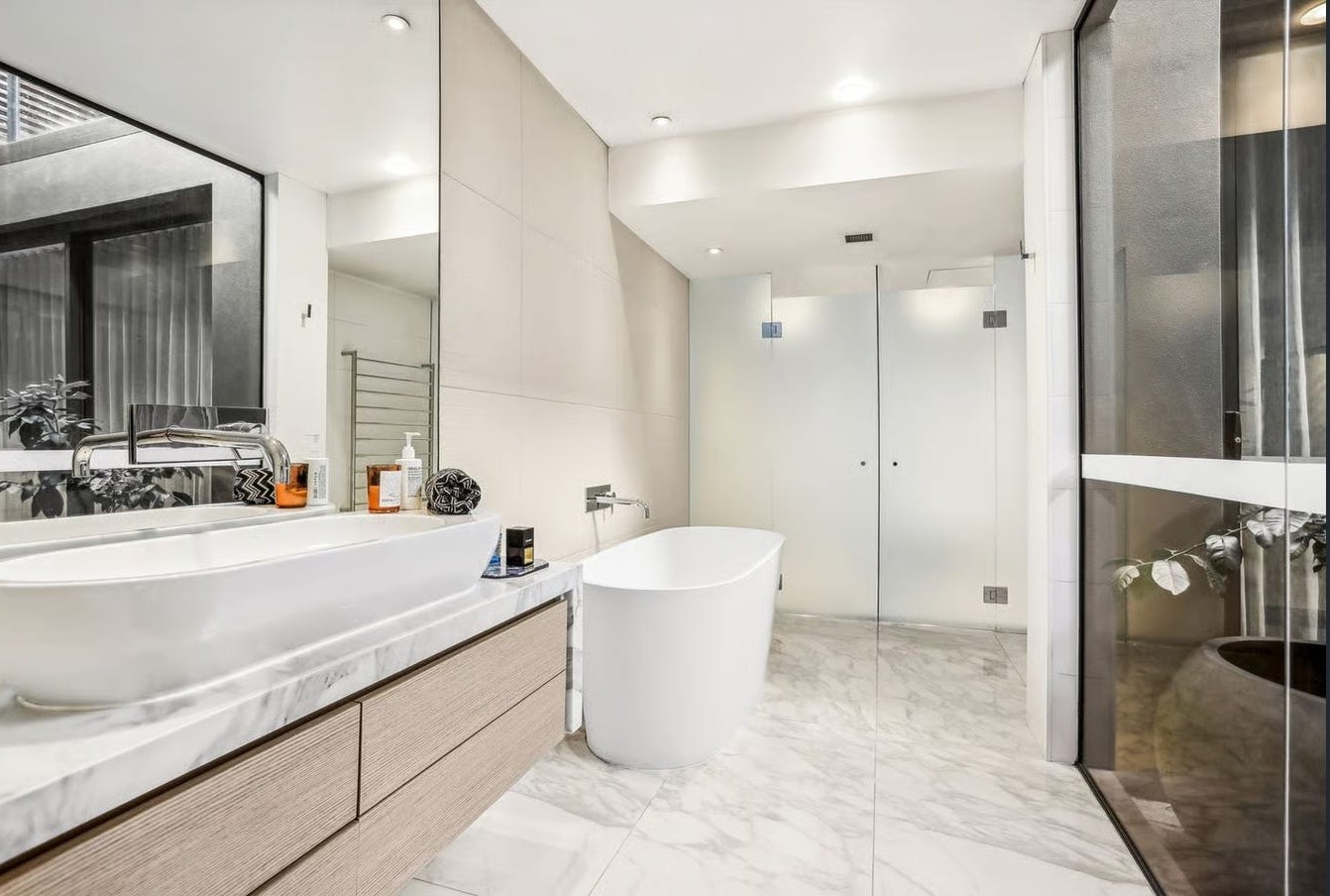 2/4 Renny Lane, Paddington Leased by Bradfield Badgerfox - image 1