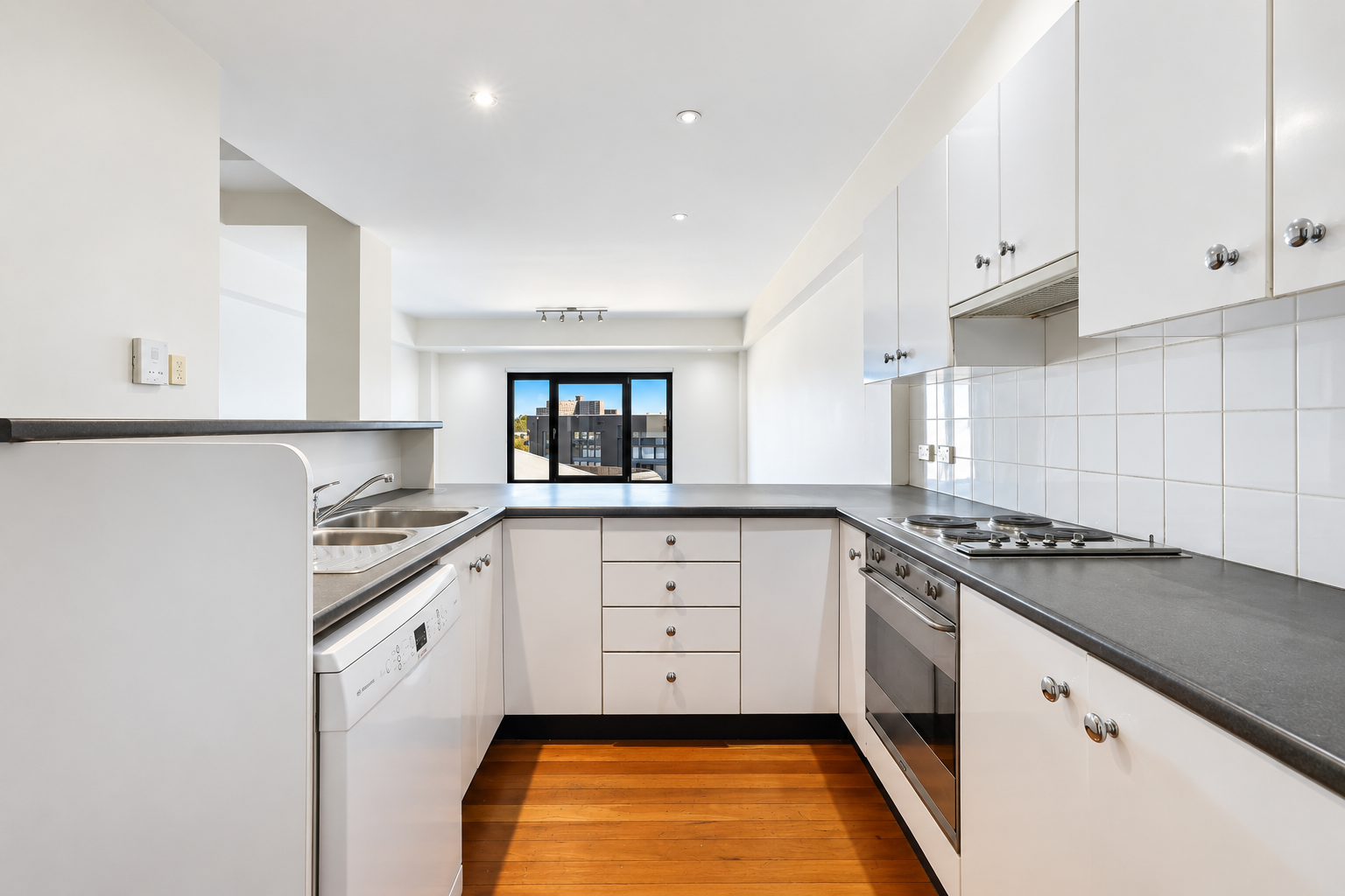 2/99 Flinders Street, Surry Hills Leased by Bradfield Badgerfox - image 1