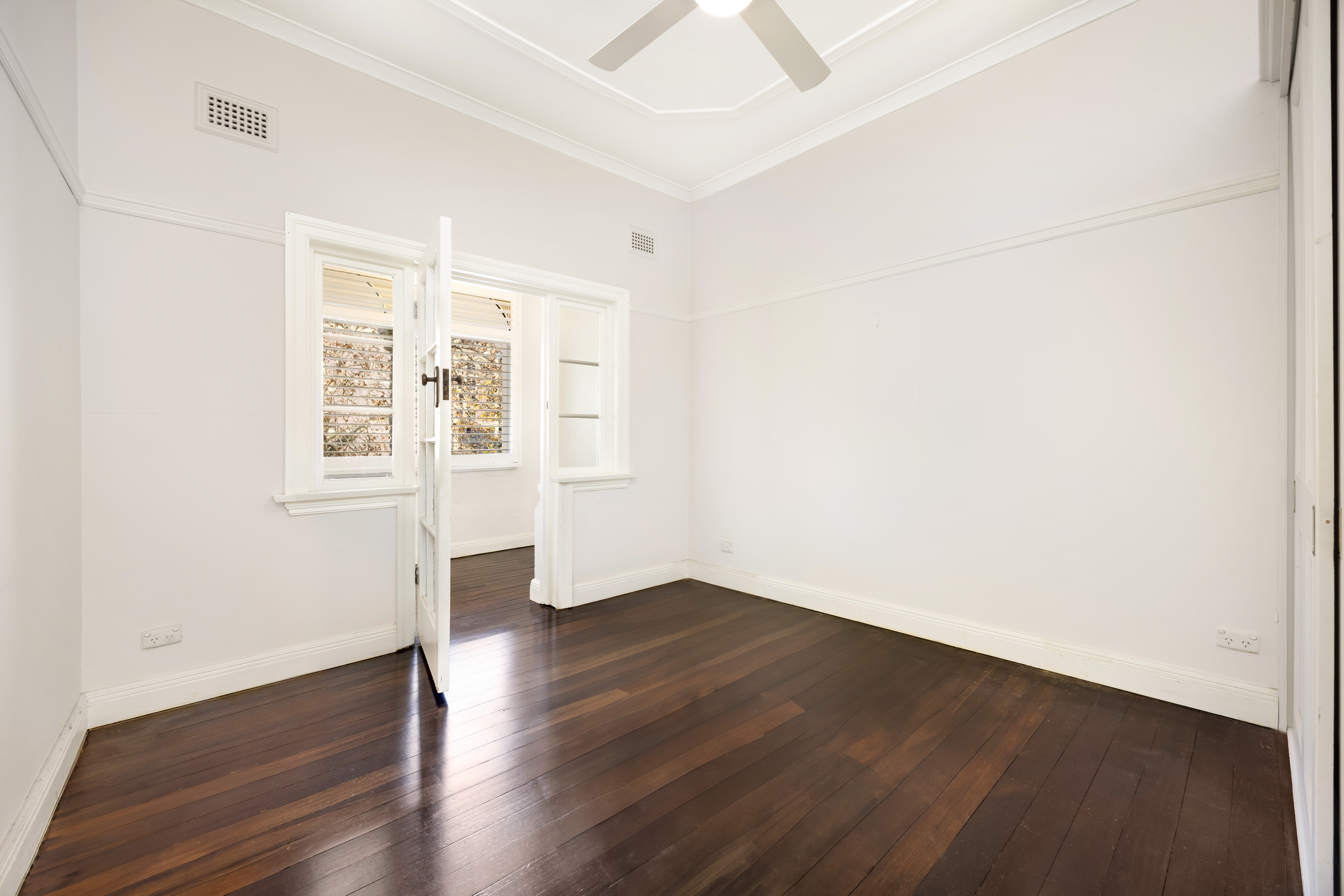 5/13 Wylde Street, Potts Point Leased by Bradfield Badgerfox - image 1