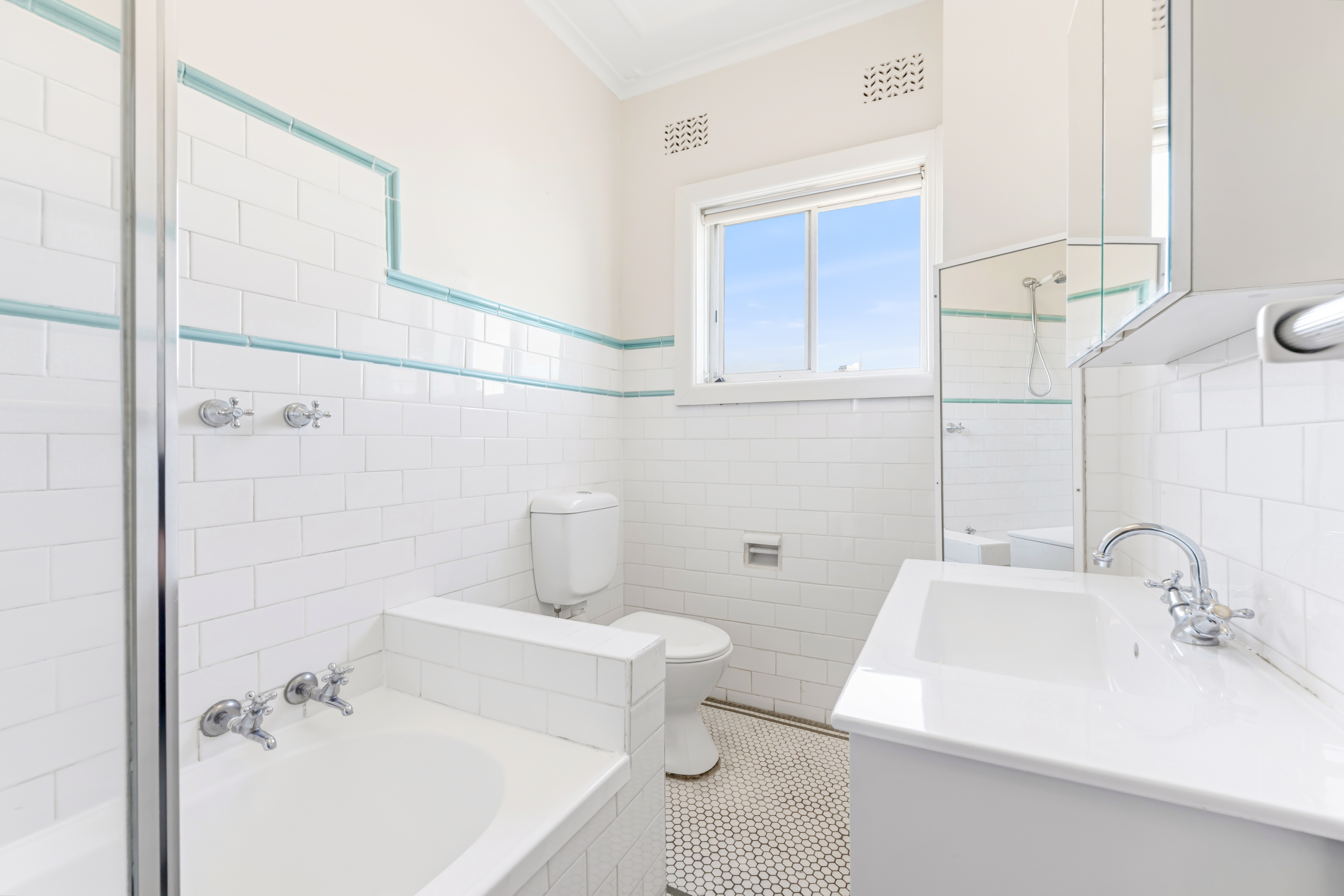 81/71 Elizabeth Bay Road, Elizabeth Bay Leased by Bradfield Badgerfox - image 1