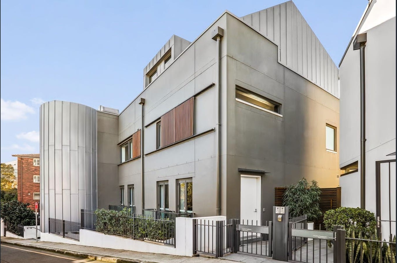 2/4 Renny Lane, Paddington Leased by Bradfield Badgerfox - image 1