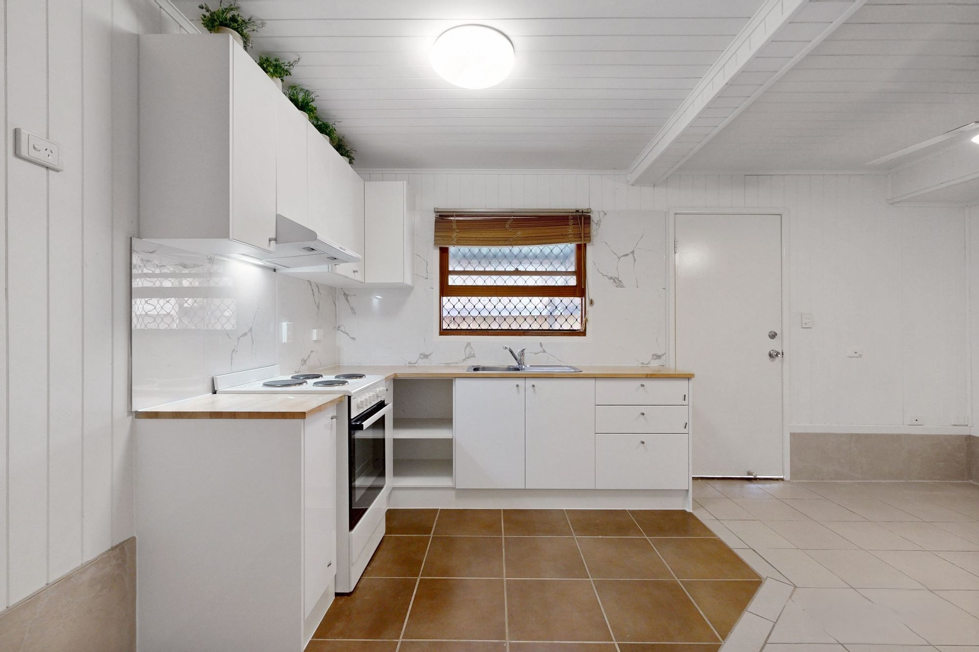 3/10 Pear Street, Greenslopes For Lease by Aurora Property