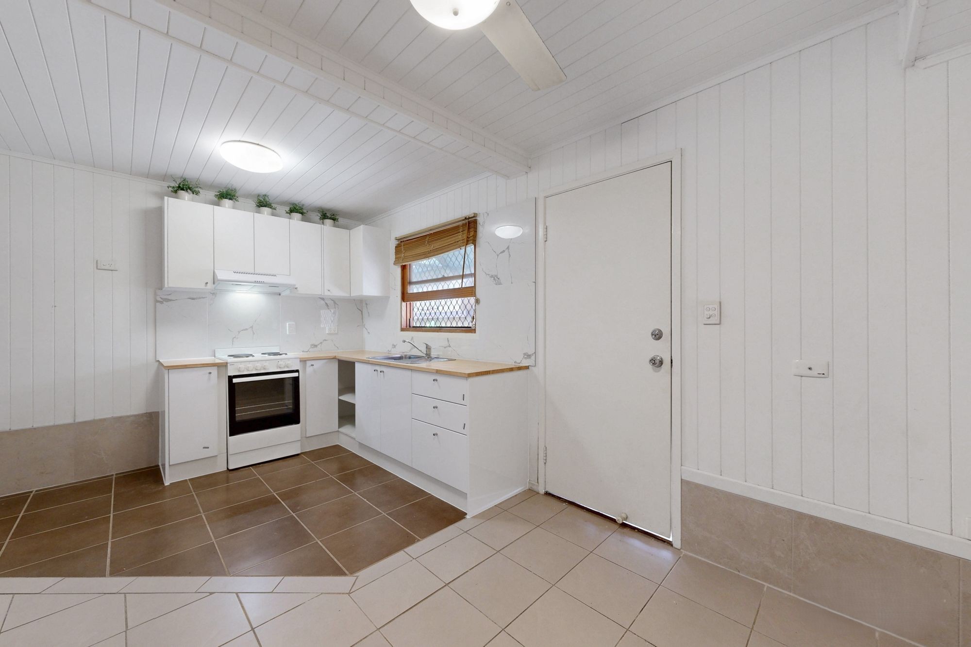 3/10 Pear Street, Greenslopes For Lease by Aurora Property - image 2