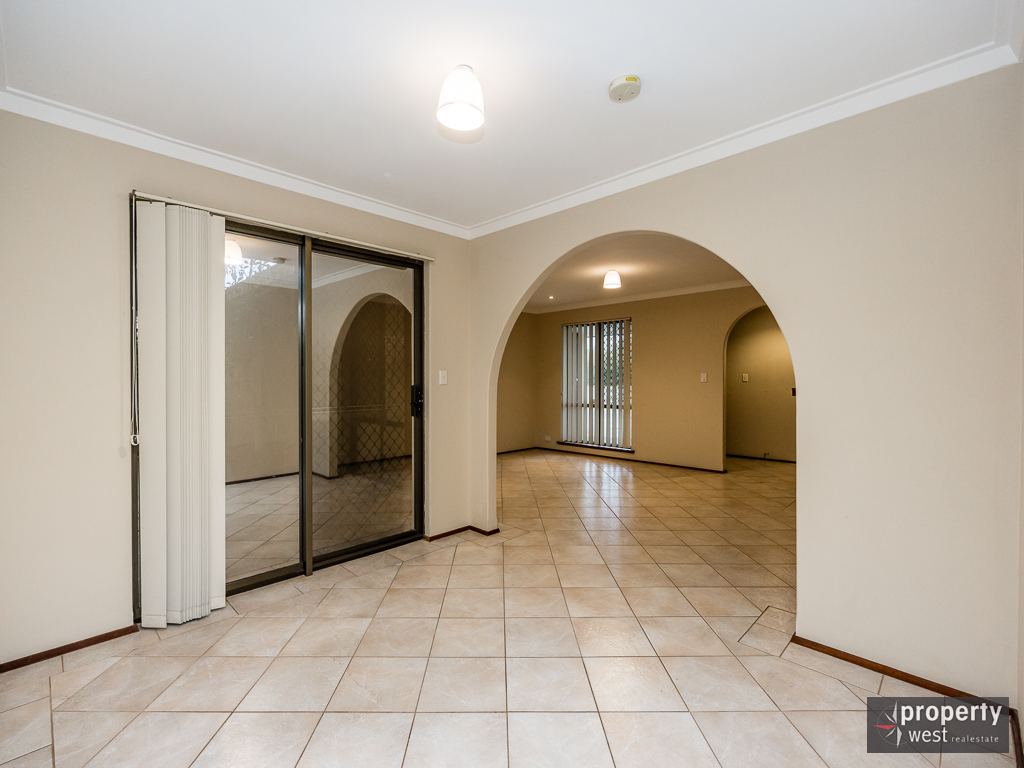 HUGE FAMILY HOME WITH POWERED AVAILABLE NOW! Property West