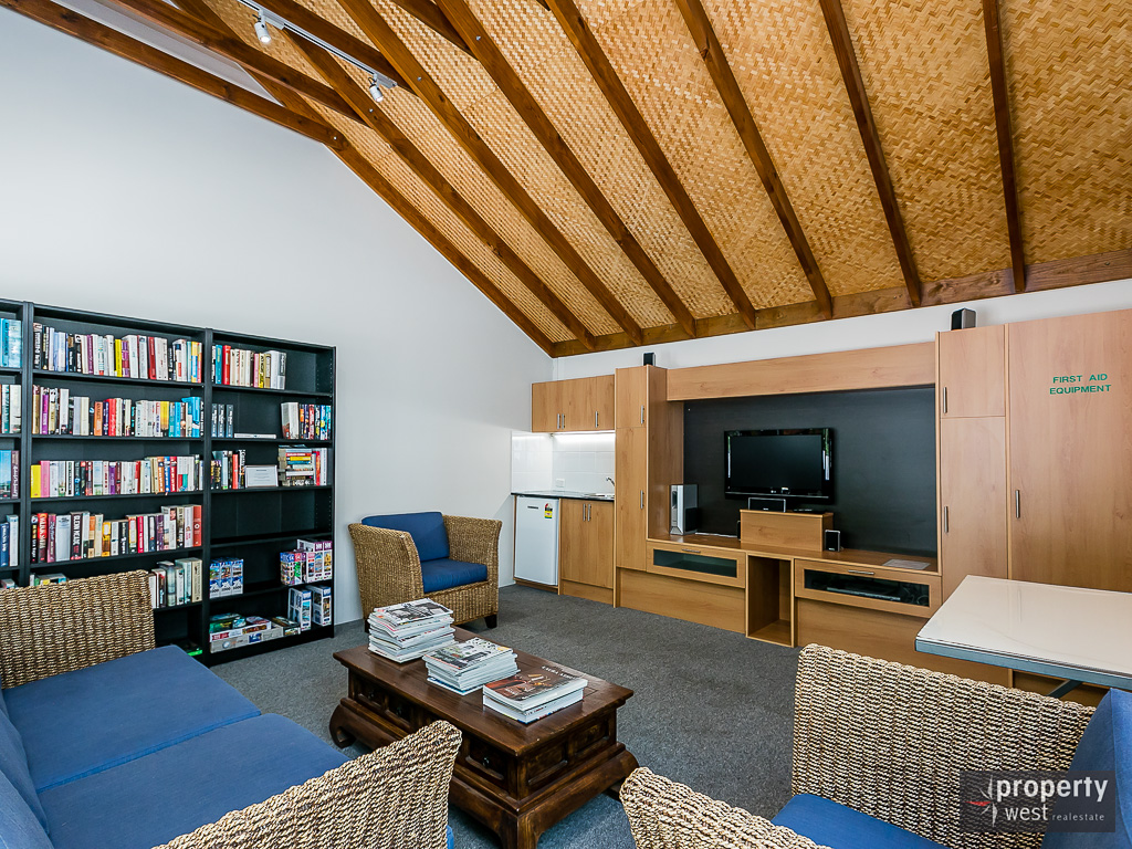 Stunning 3 x 2 Brookwood Apartment in a Fantastic Location Property West