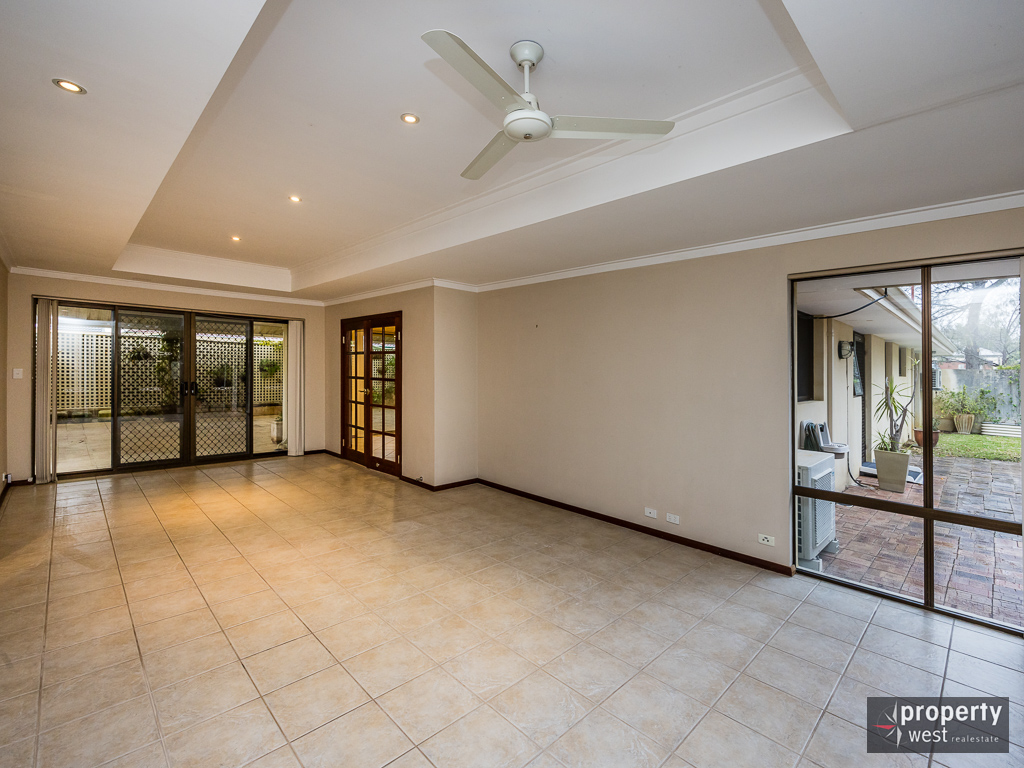 HUGE FAMILY HOME WITH POWERED AVAILABLE NOW! Property West